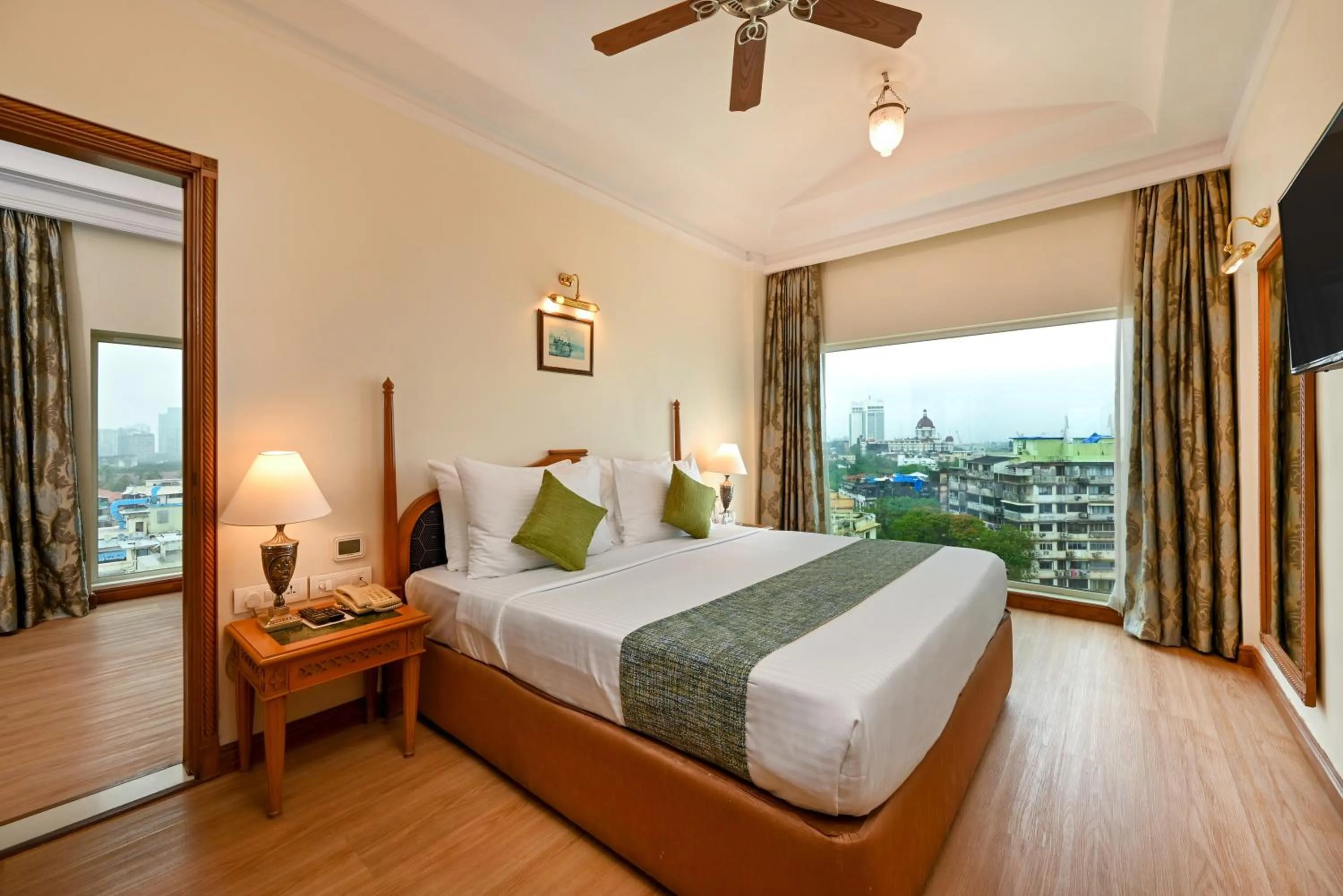 Photo of the whole room, Bed in Fariyas Hotel Mumbai , Colaba