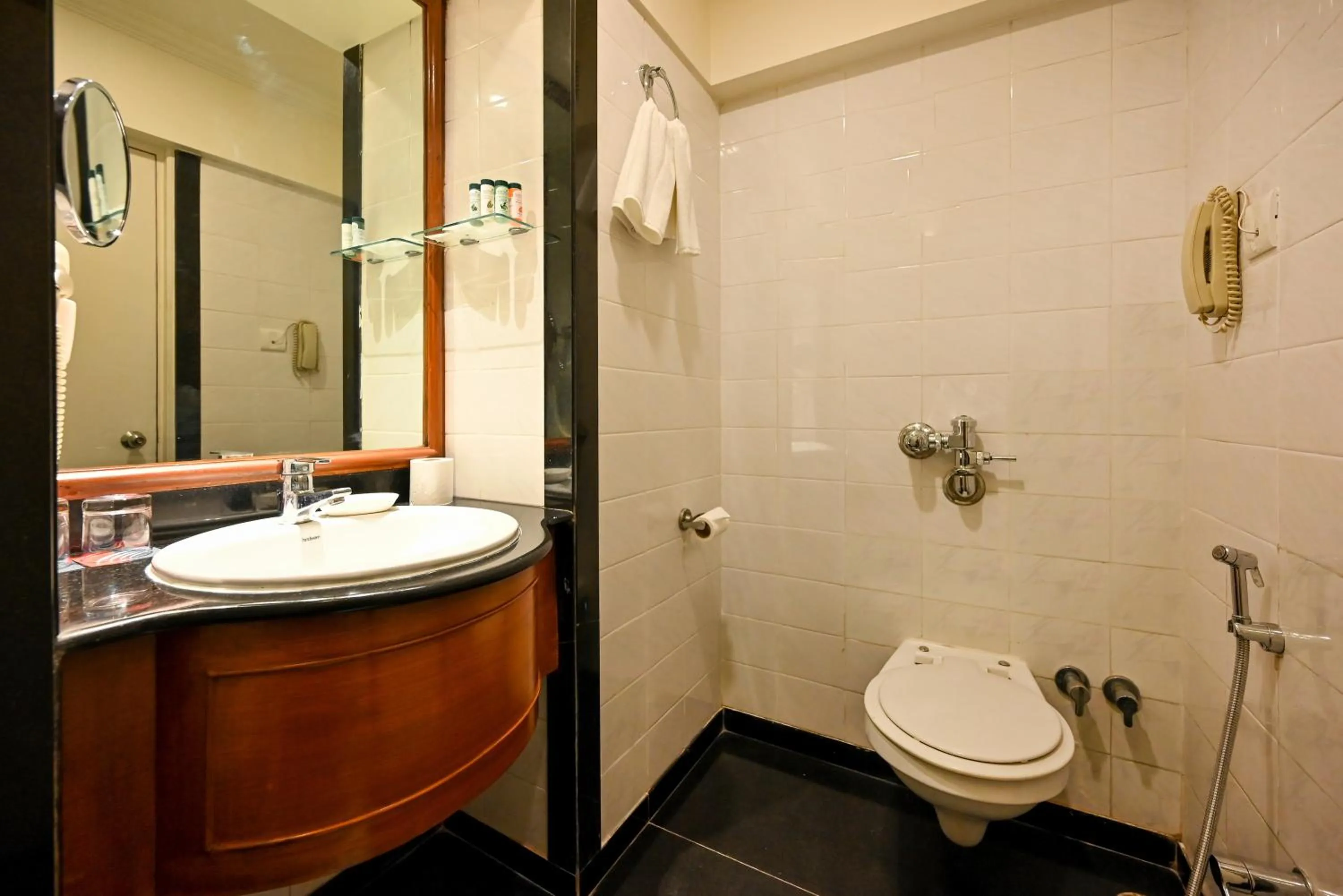 Bathroom in Fariyas Hotel Mumbai , Colaba