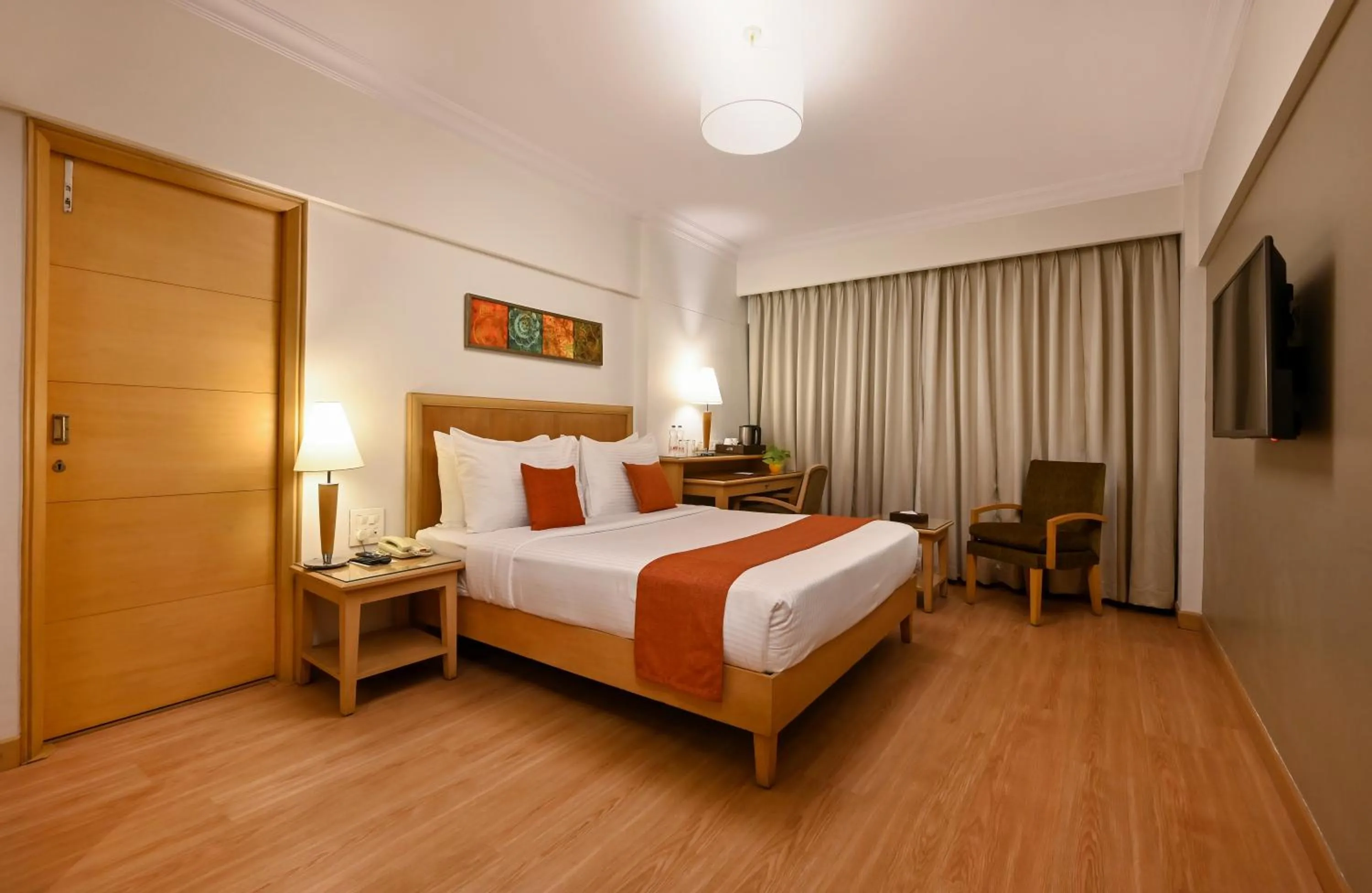 Photo of the whole room, Bed in Fariyas Hotel Mumbai , Colaba