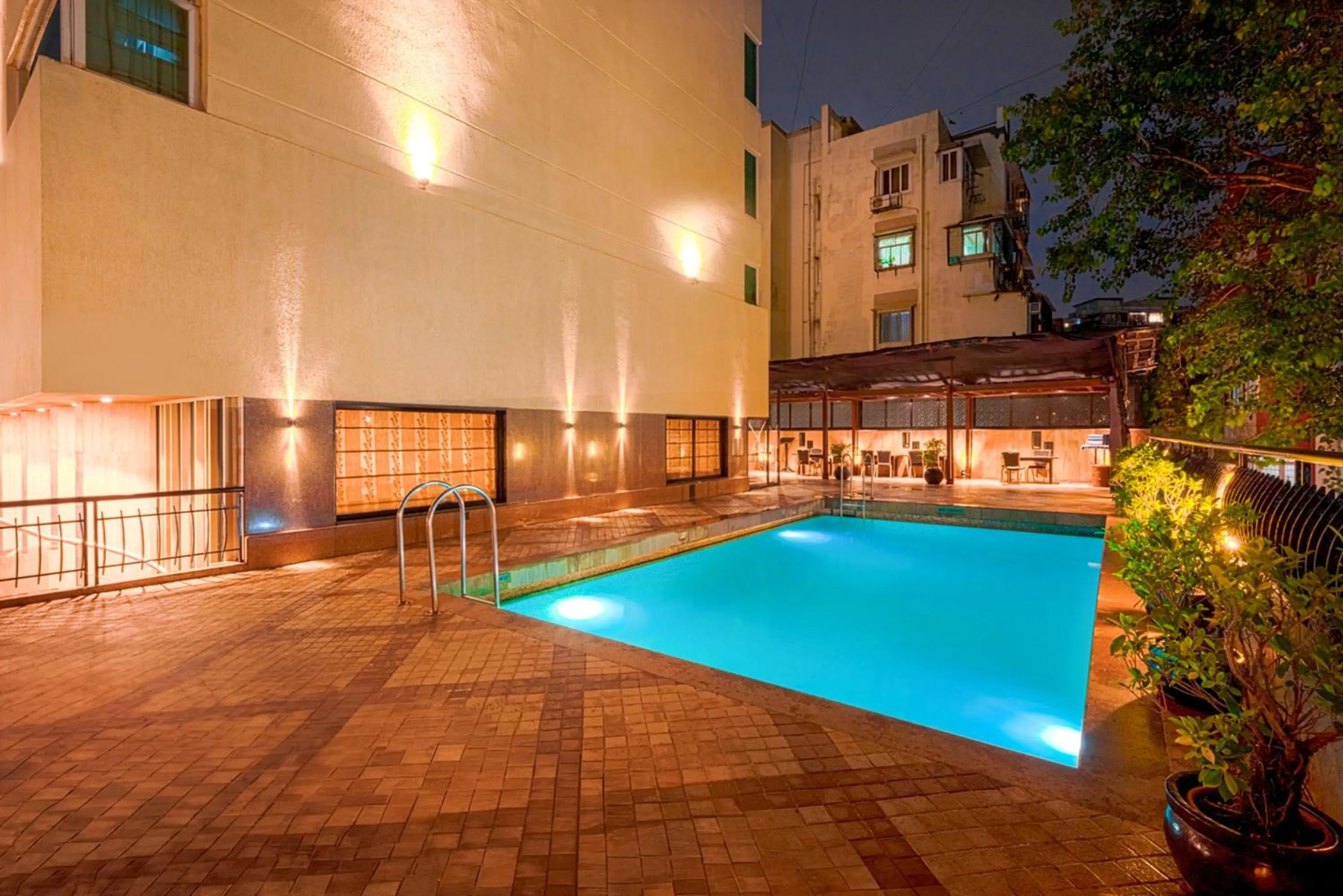Swimming pool in Fariyas Hotel Mumbai , Colaba