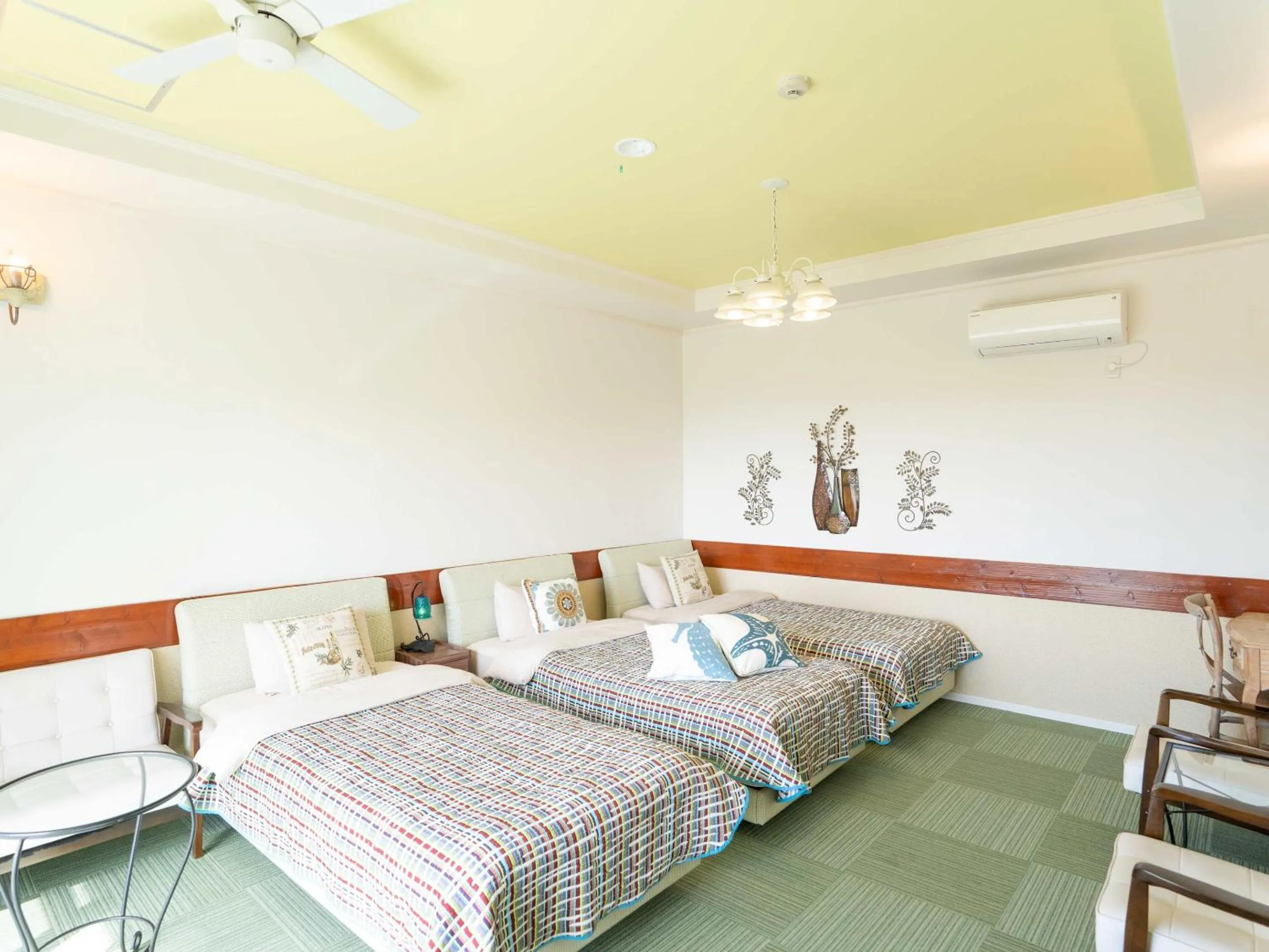 Photo of the whole room, Bed in Auberge Bonne Chere Raout