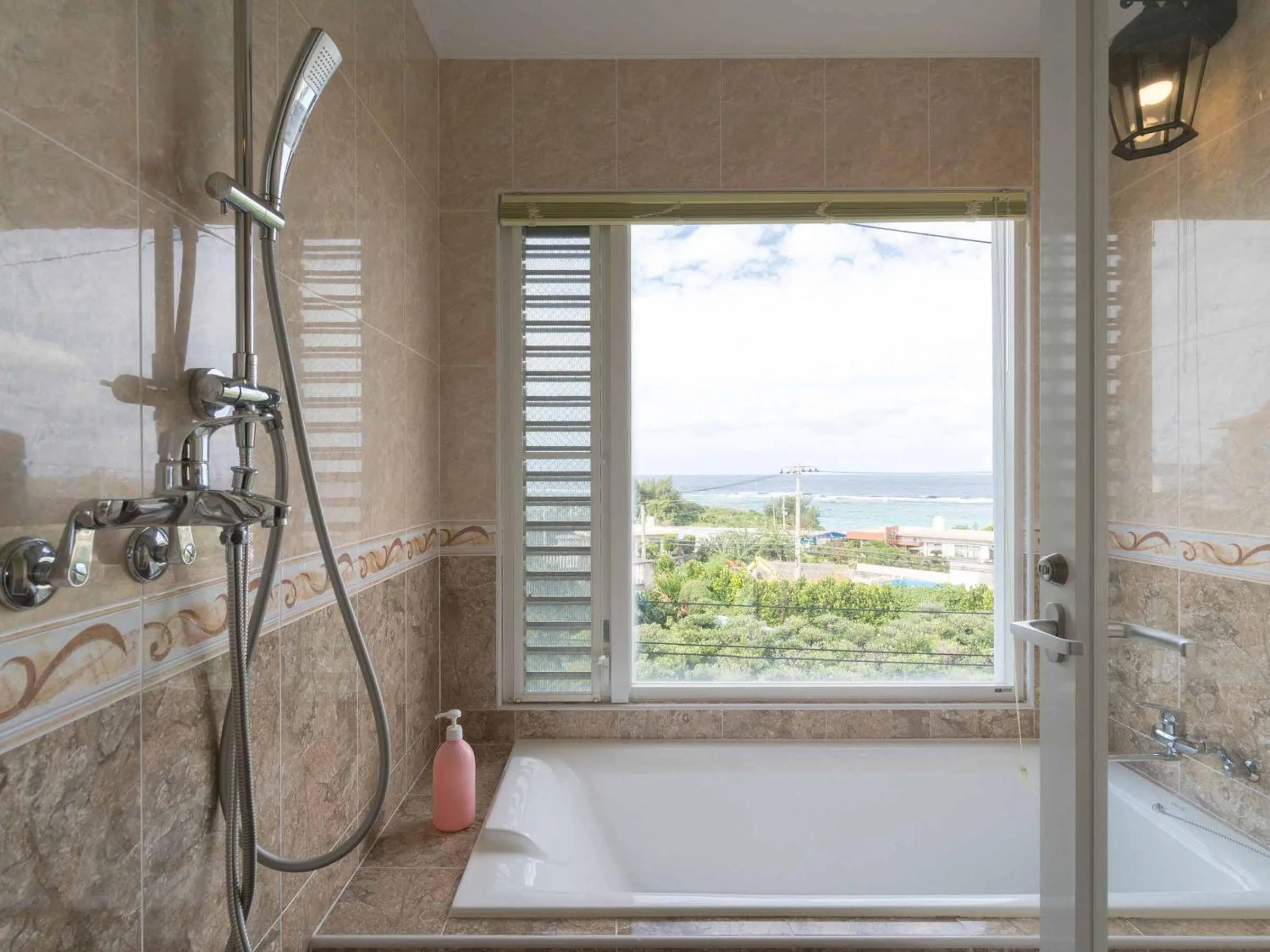 Bathroom in Auberge Bonne Chere Raout