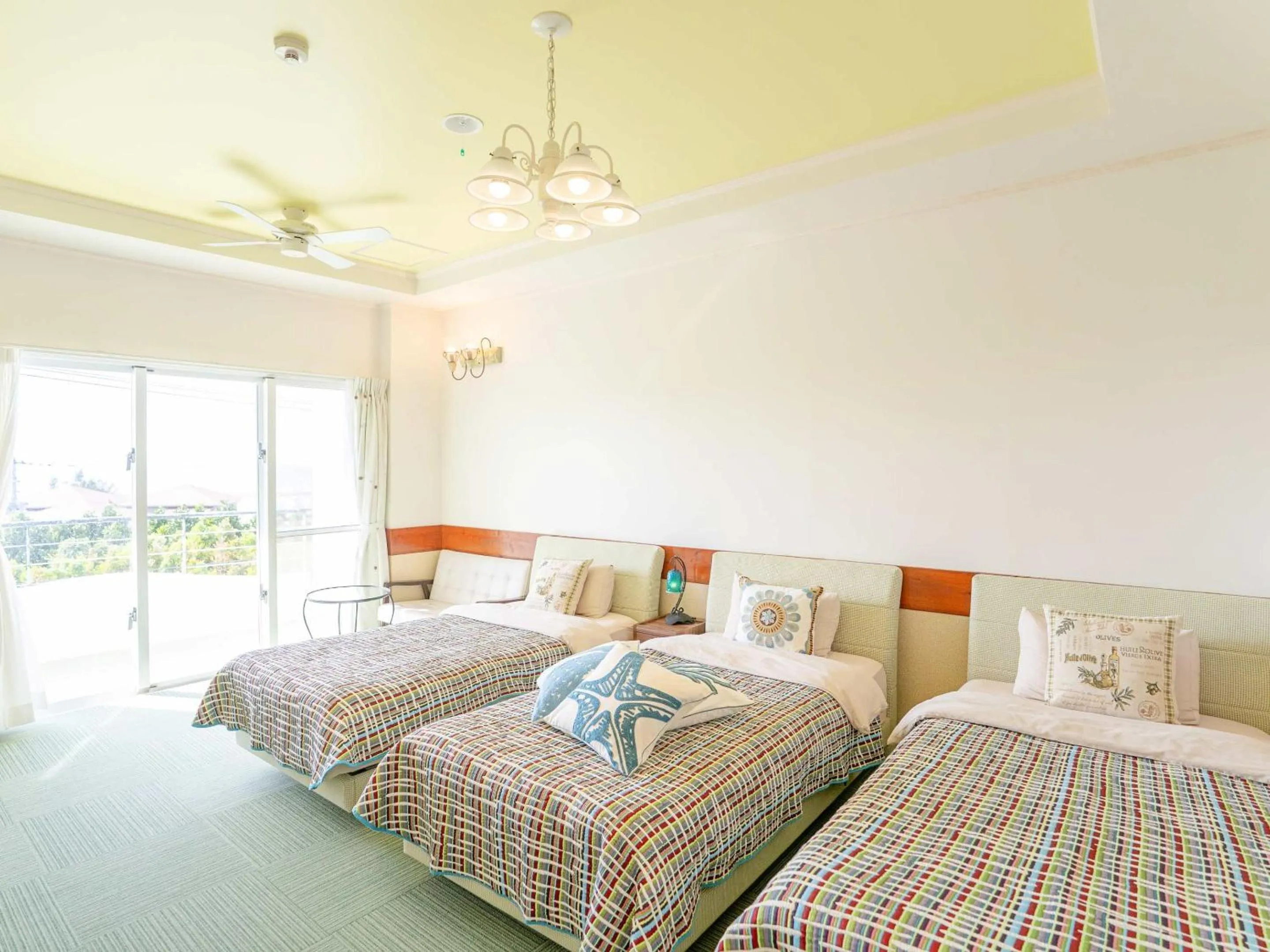 Photo of the whole room, Bed in Auberge Bonne Chere Raout