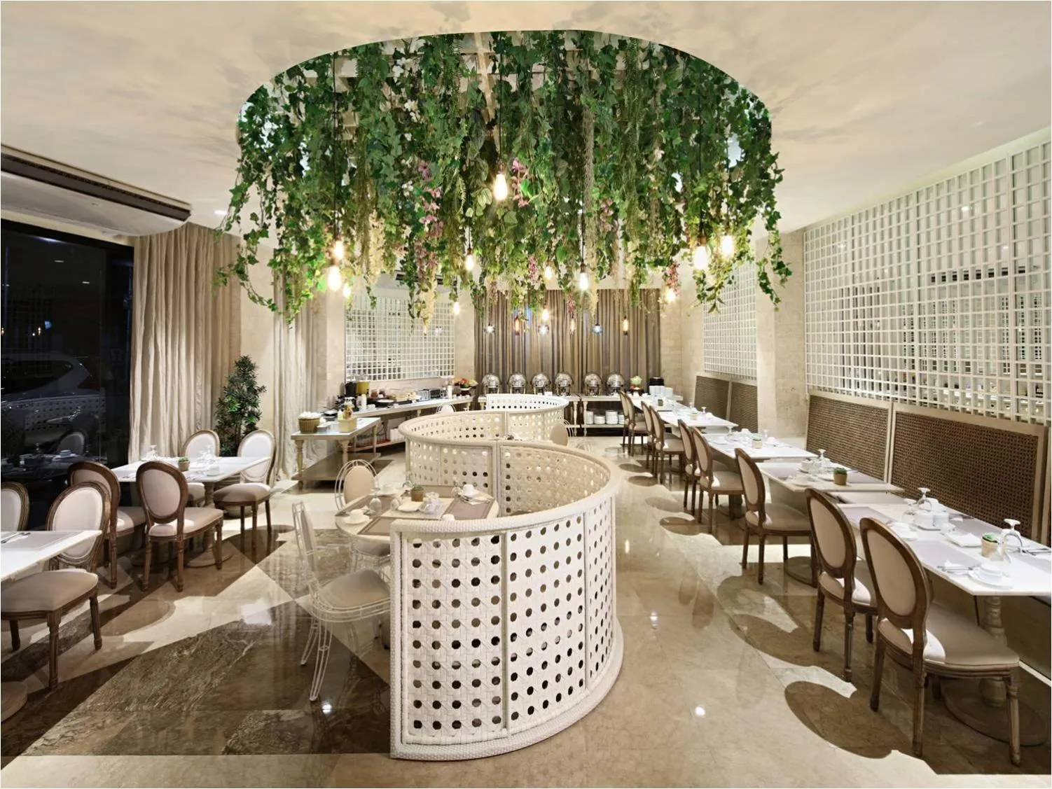 Restaurant/places to eat in Manila Lotus Hotel