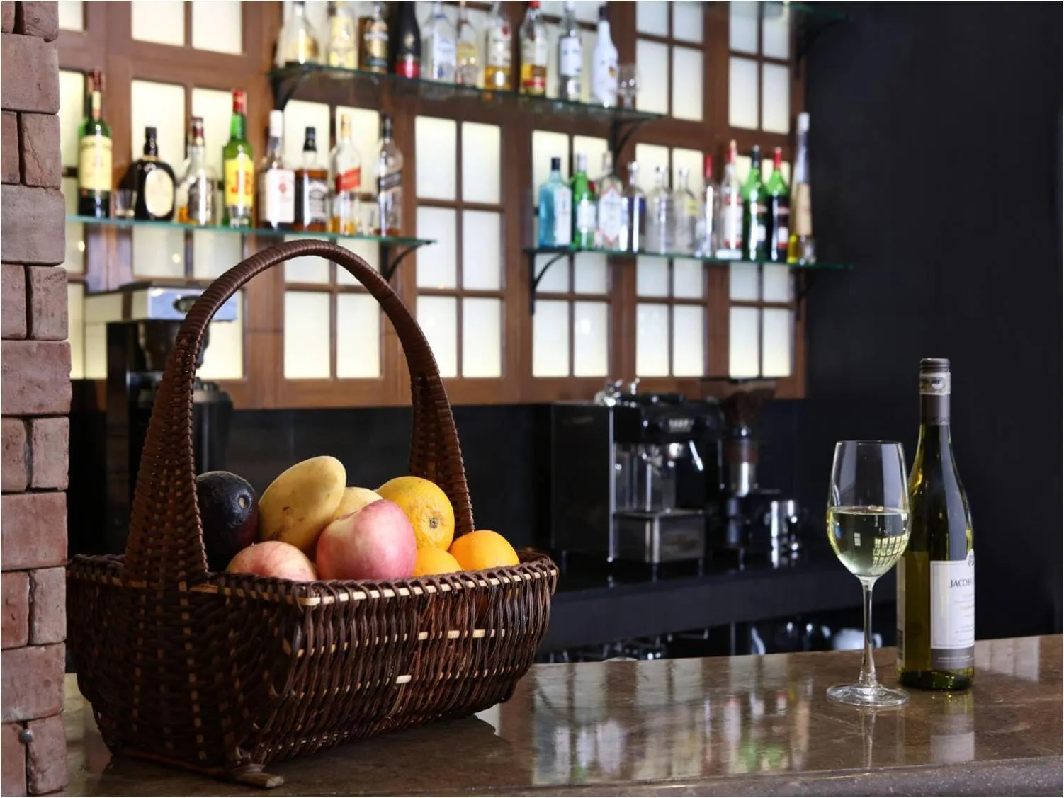 Lounge or bar in Manila Lotus Hotel