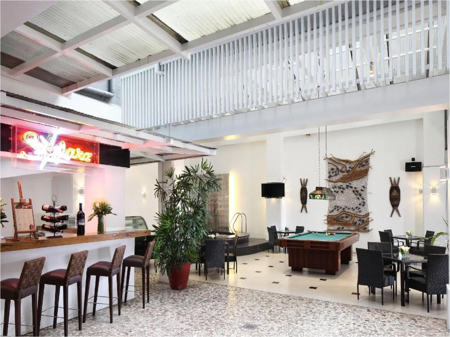 Lounge or bar in Manila Lotus Hotel