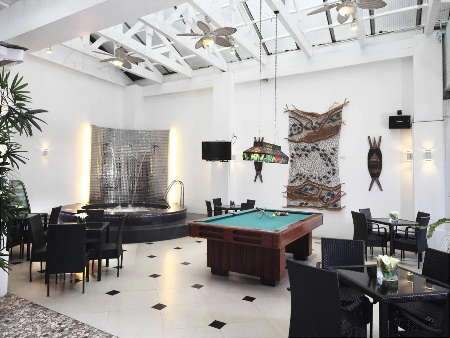 Lounge or bar in Manila Lotus Hotel