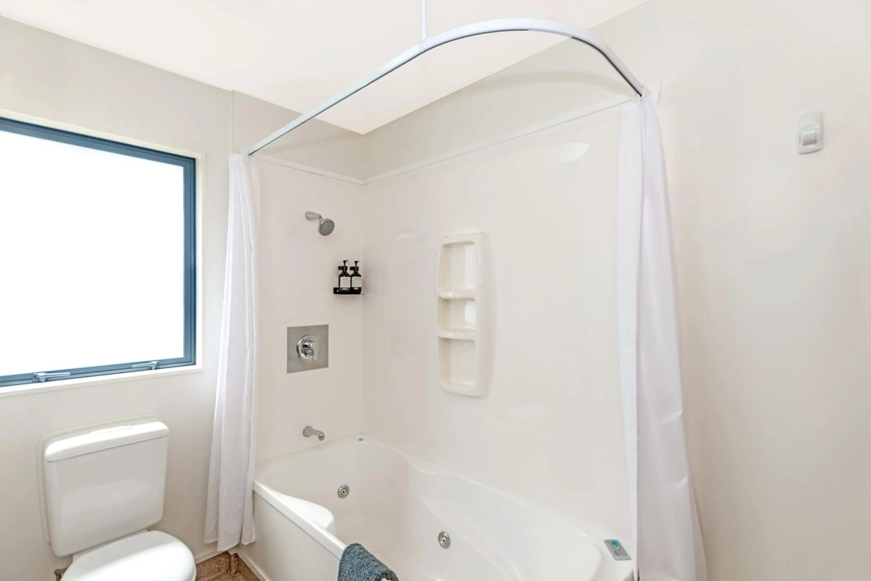 Shower in Bella Vista Gisborne