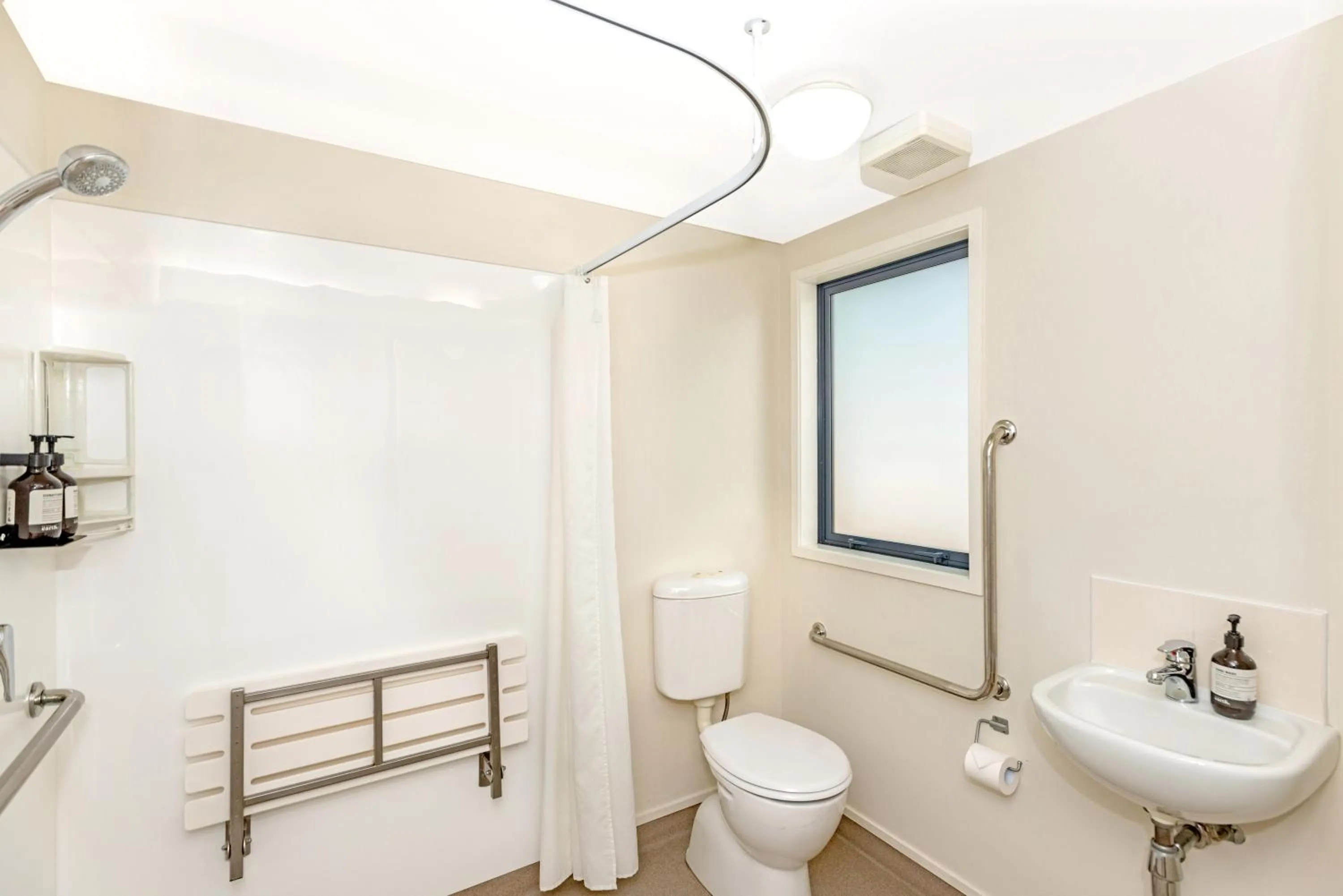 Shower in Bella Vista Gisborne