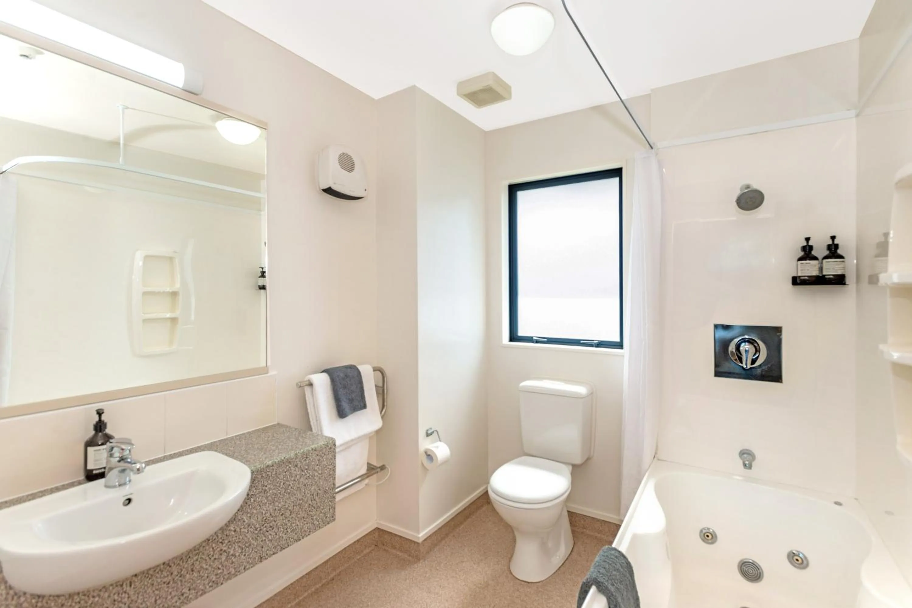 Shower in Bella Vista Gisborne