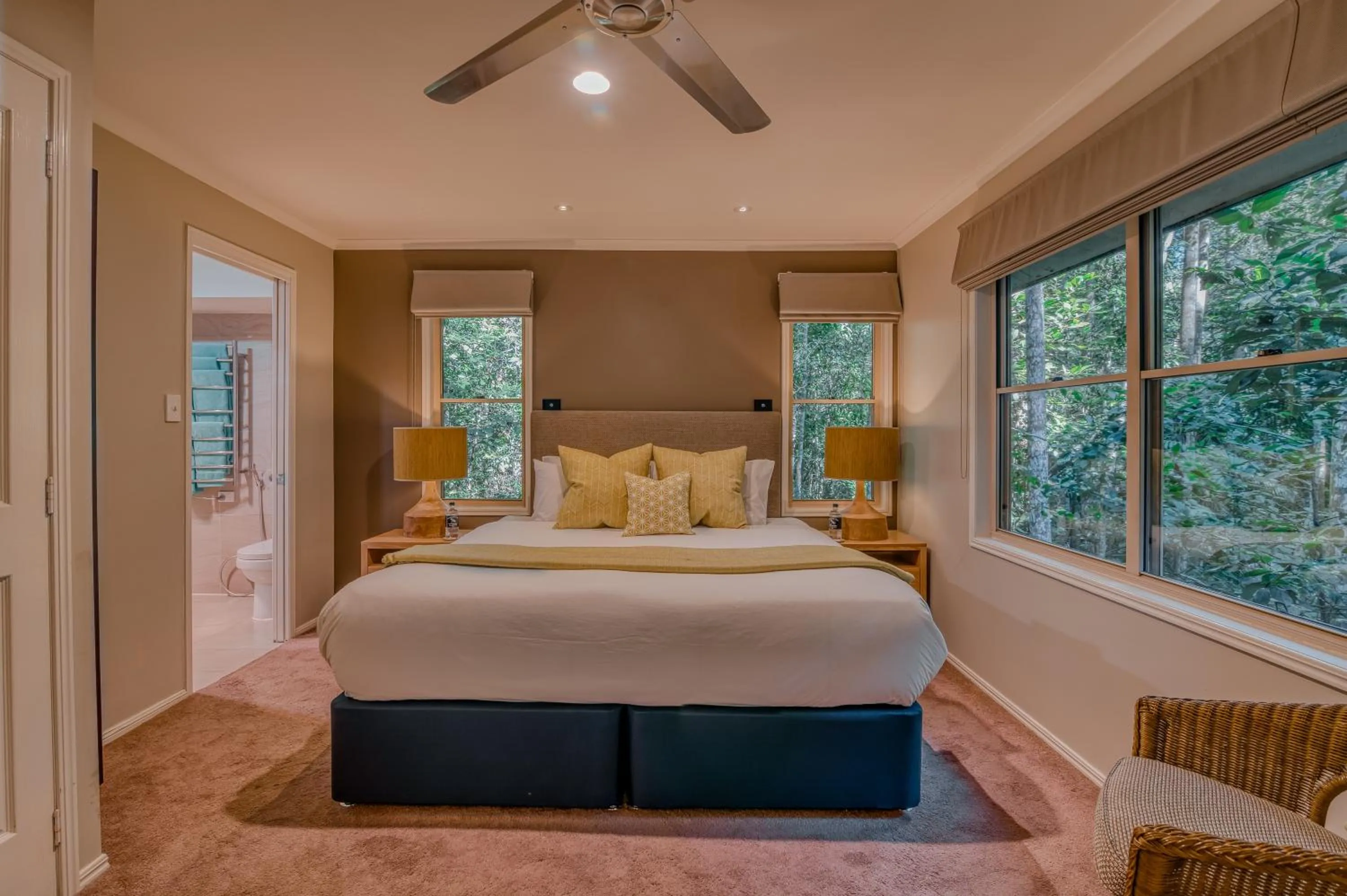 Bed in Narrows Escape Rainforest Retreat