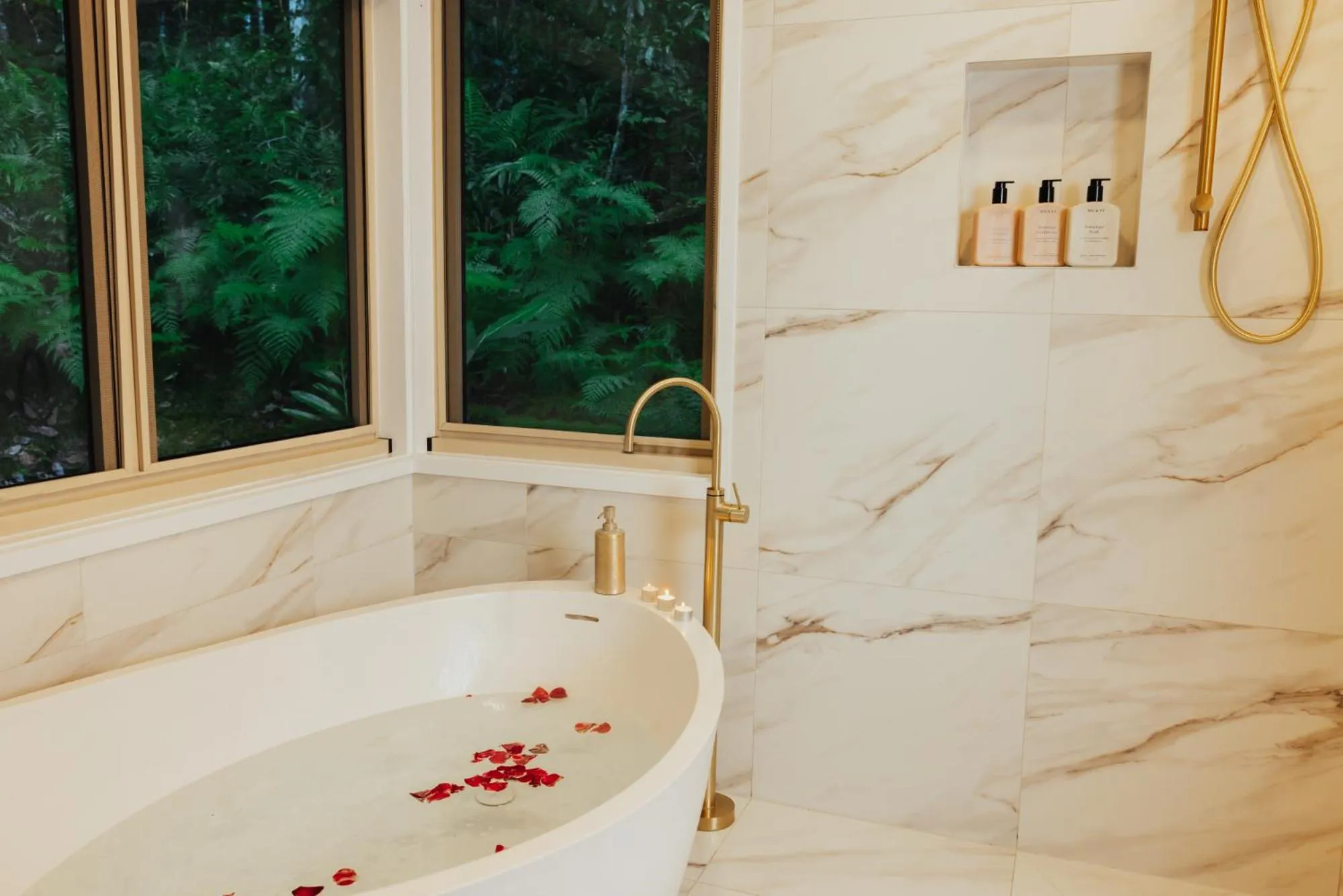 Garden view in Narrows Escape Rainforest Retreat