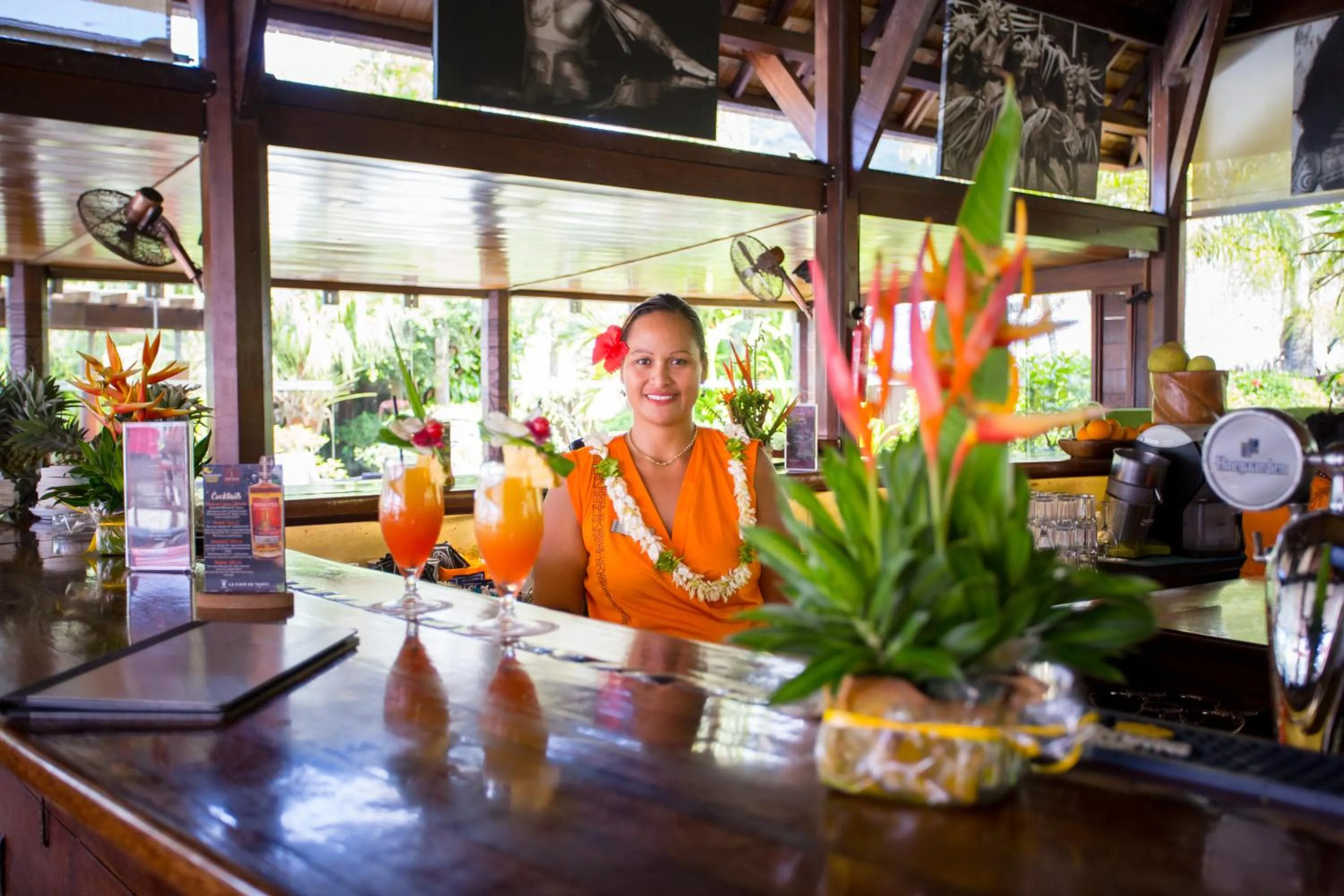 Lounge or bar in Manava Beach Resort & Spa Moorea
