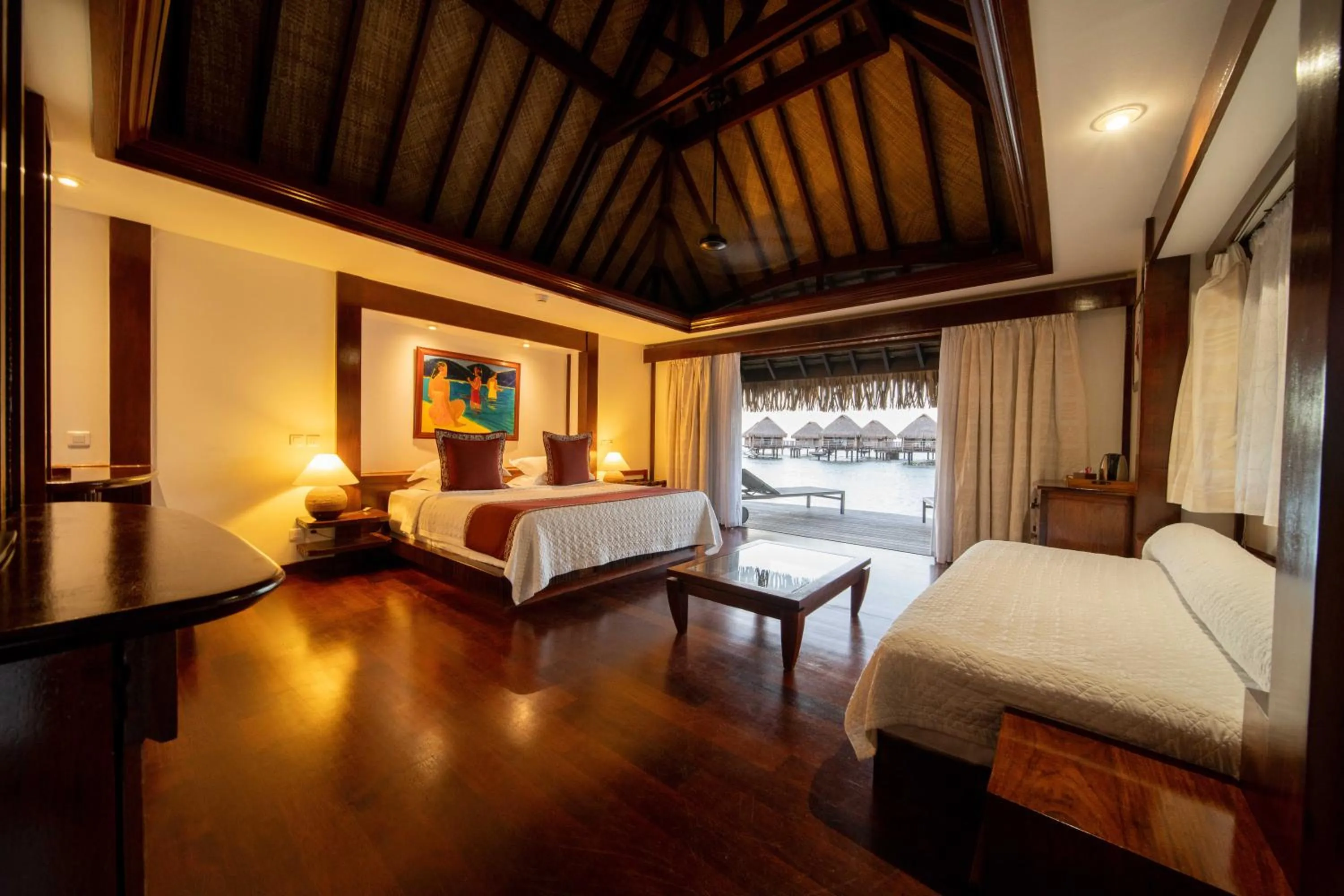 Sea view, Bed in Manava Beach Resort & Spa Moorea