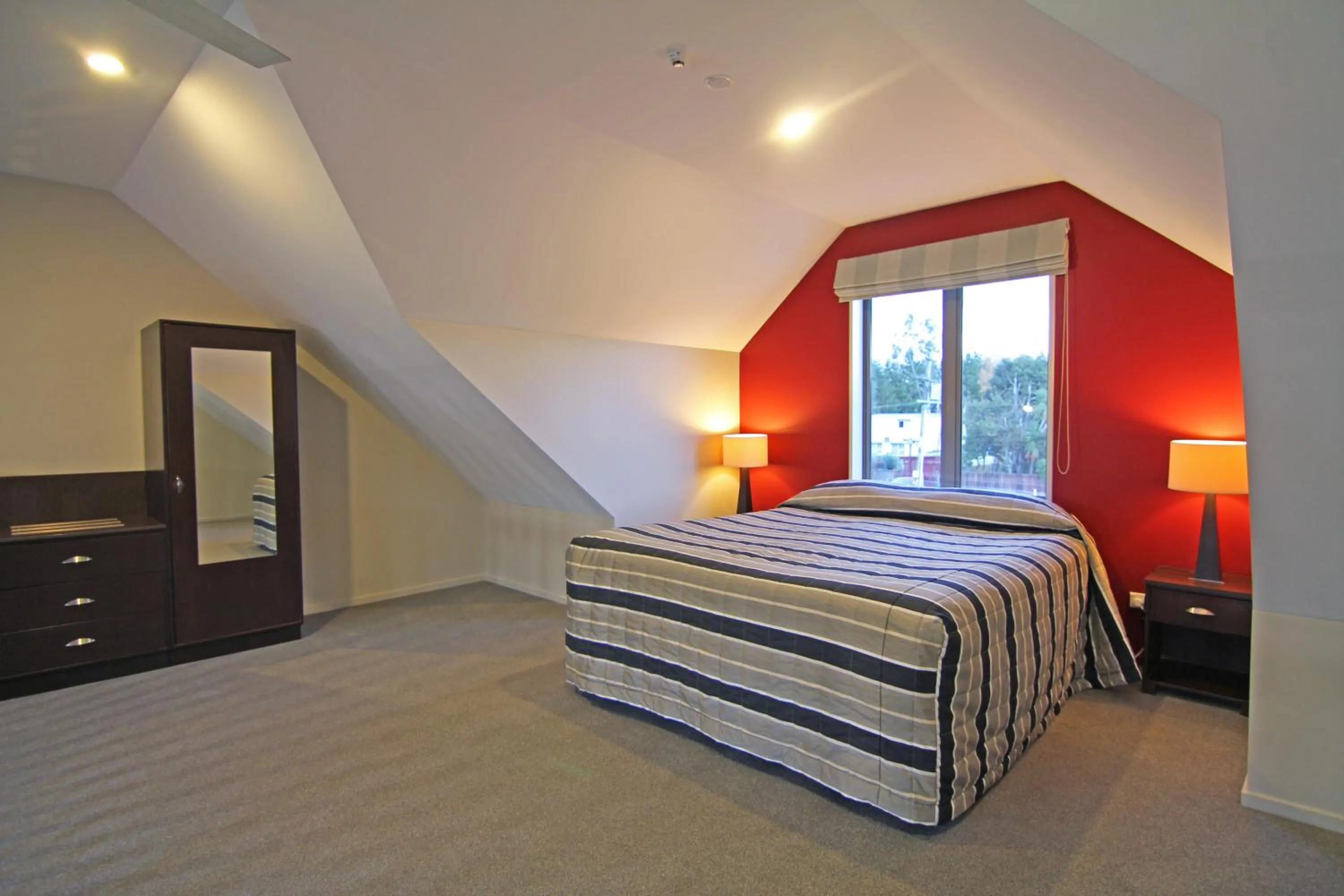 Bedroom, Bed in Hanmer Apartments