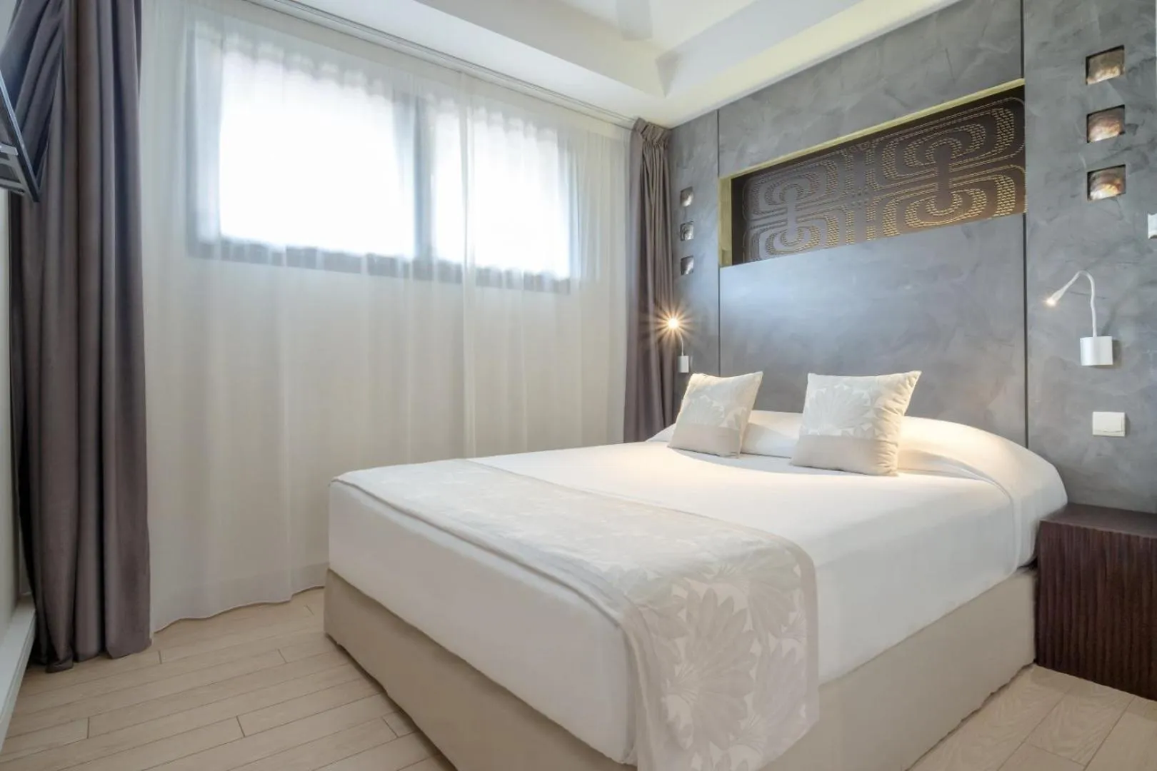 Photo of the whole room, Bed in Te Moana Tahiti Resort