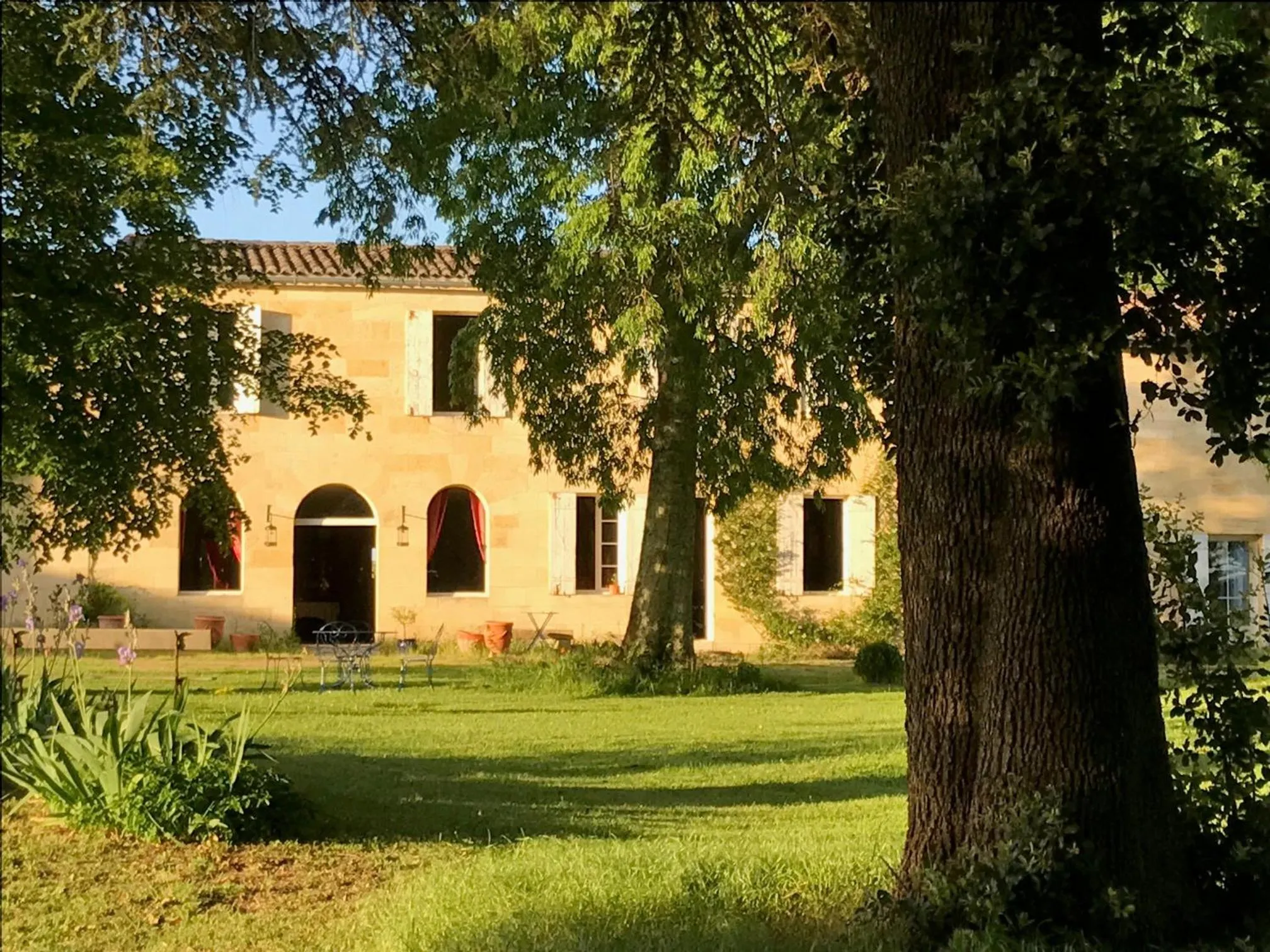 Facade/entrance in B&B Château Pierre de Lune