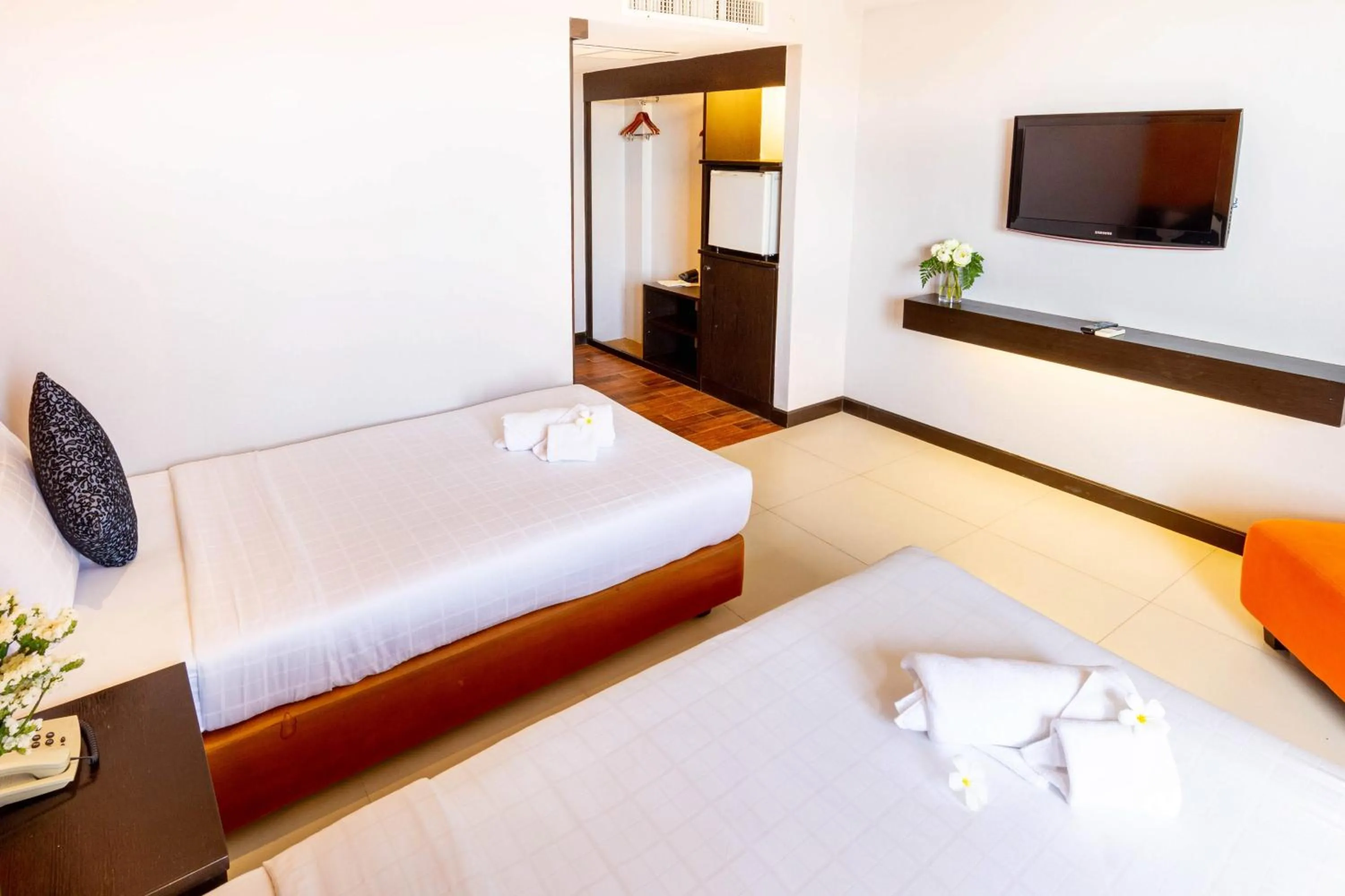 Photo of the whole room, Bed in FuramaXclusive Sandara Hua Hin at Cha-am Beach
