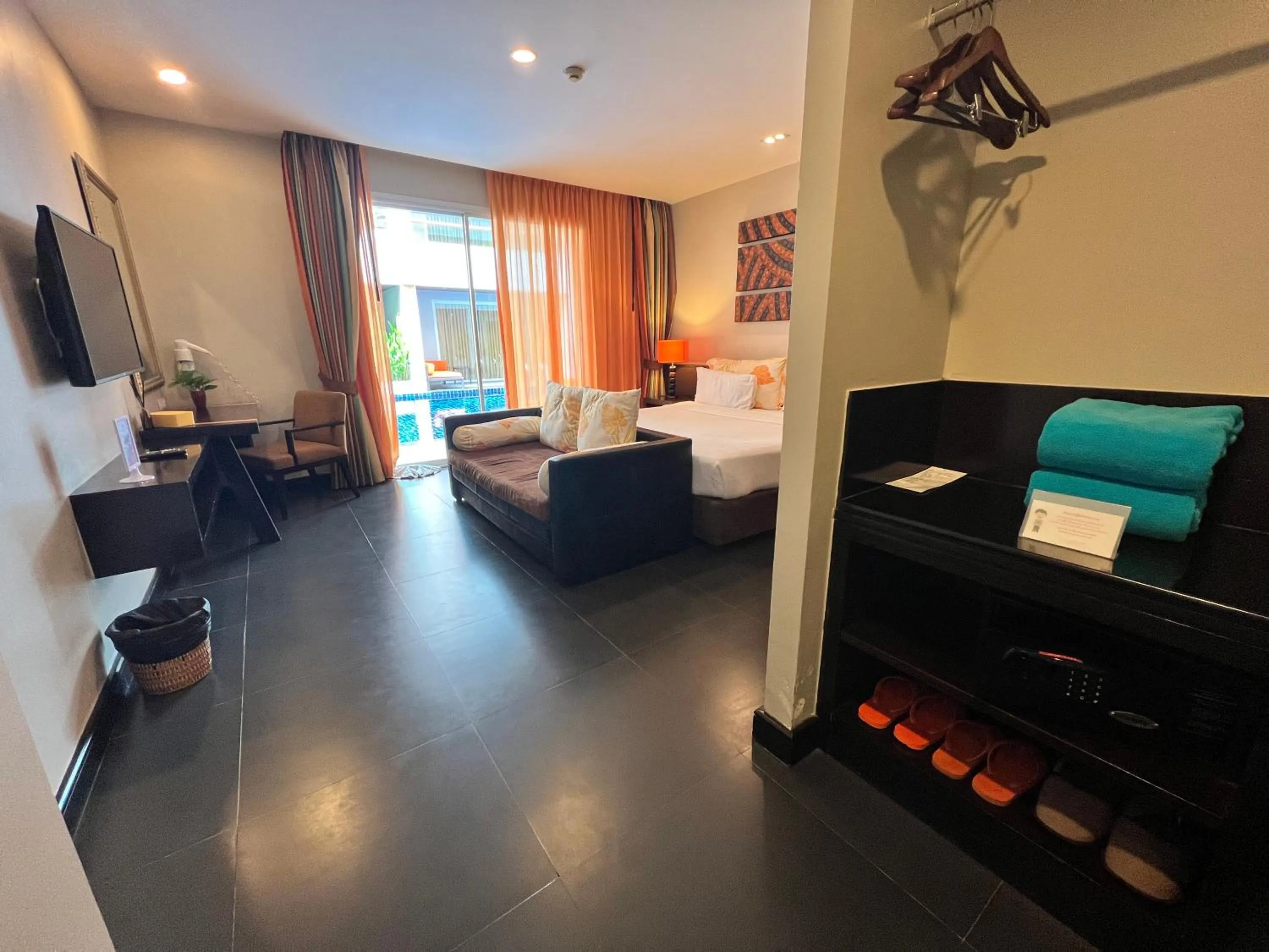 Photo of the whole room, Bed in FuramaXclusive Sandara Hua Hin at Cha-am Beach