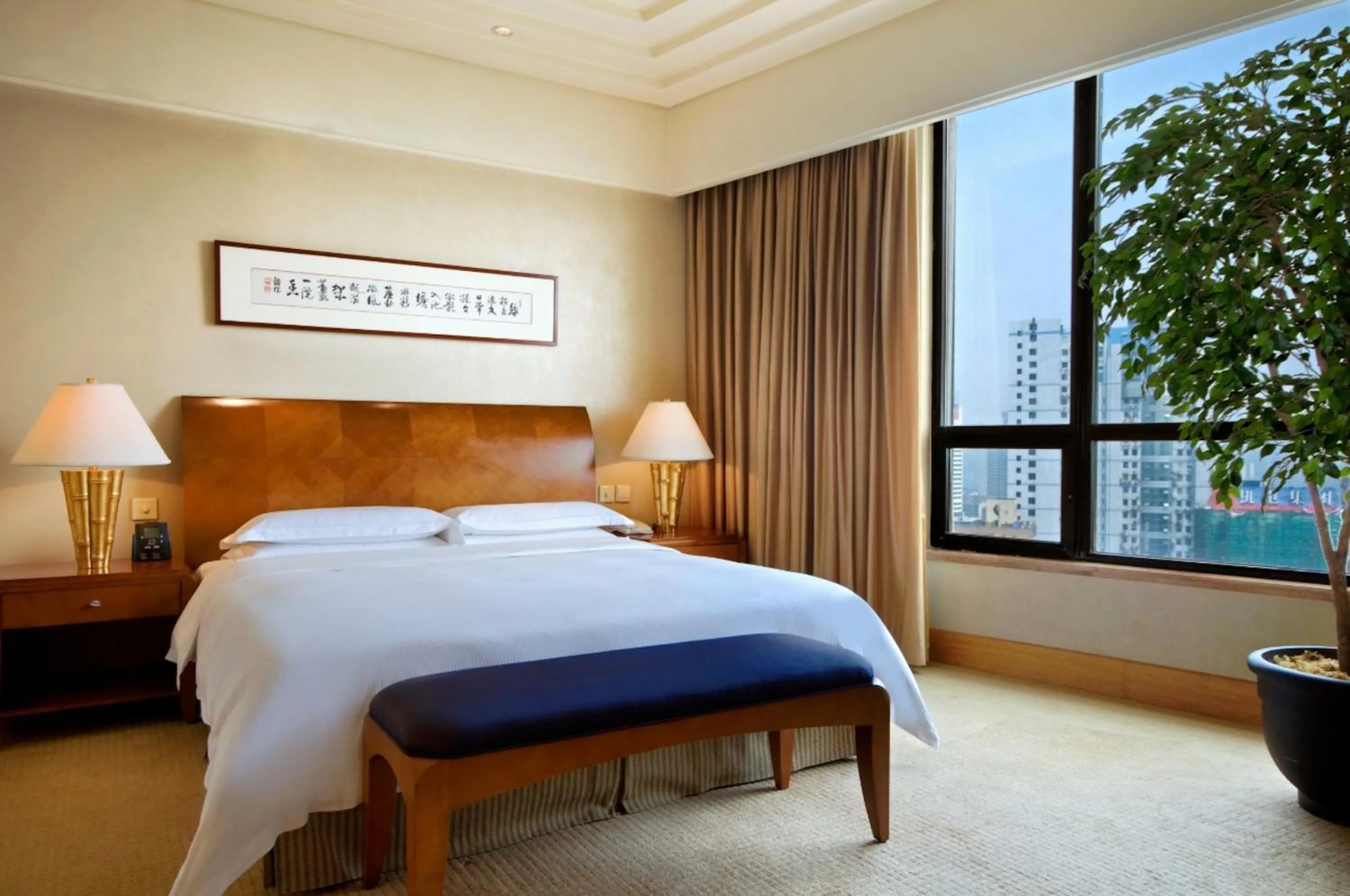 Photo of the whole room, Bed in Hilton Chongqing