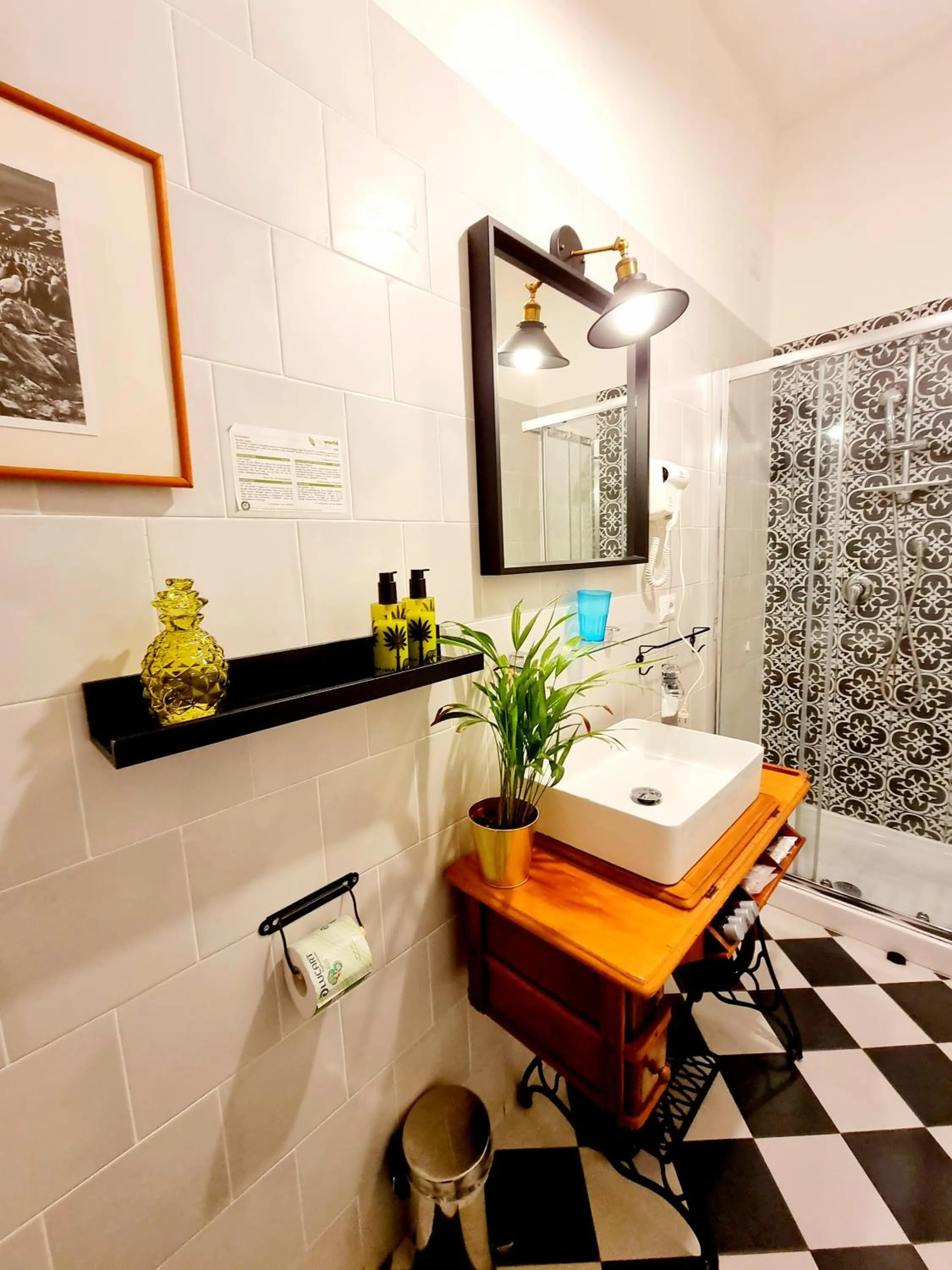 Shower in Daily Napoli - Lungomare