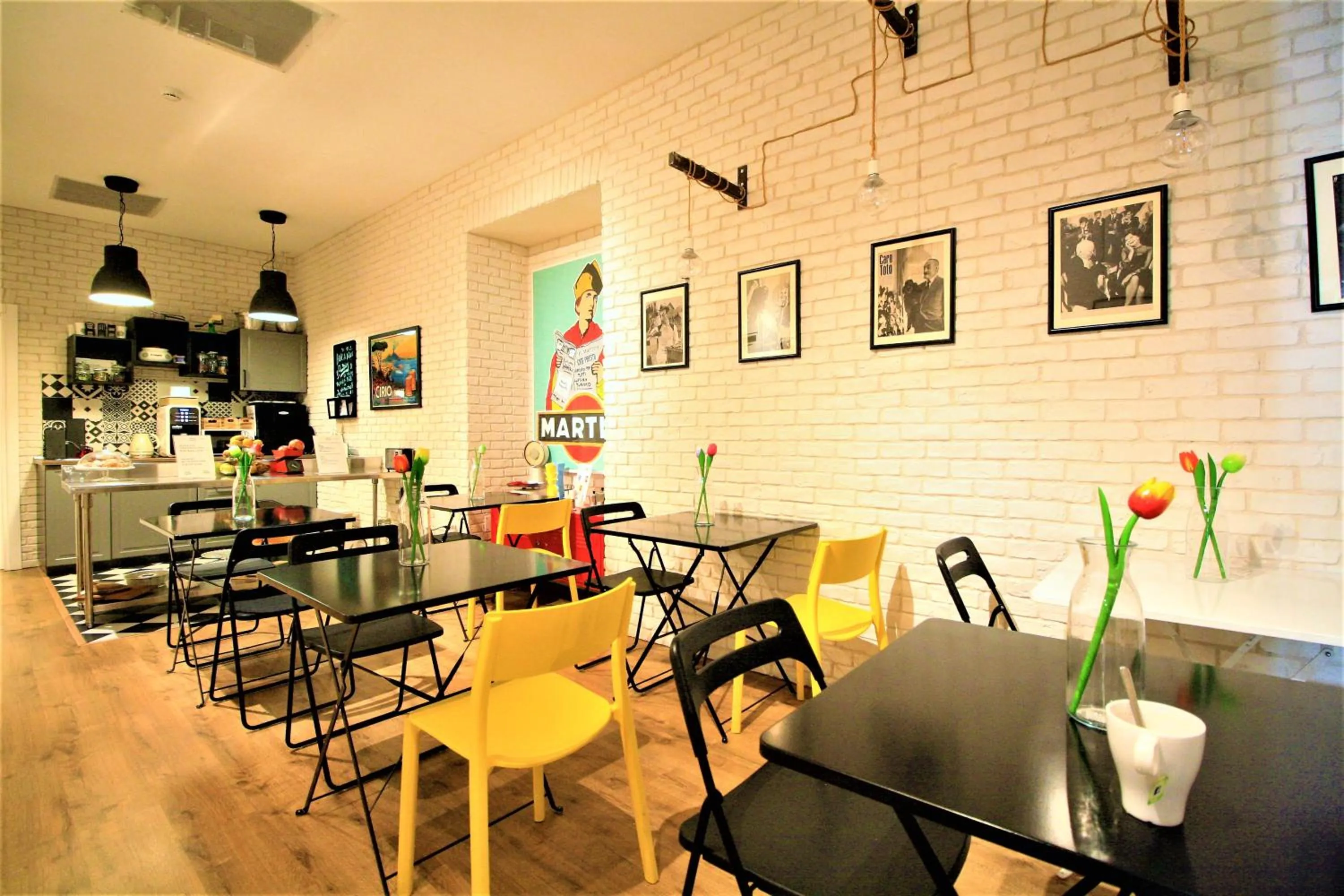 Communal lounge/ TV room in Daily Napoli - Lungomare