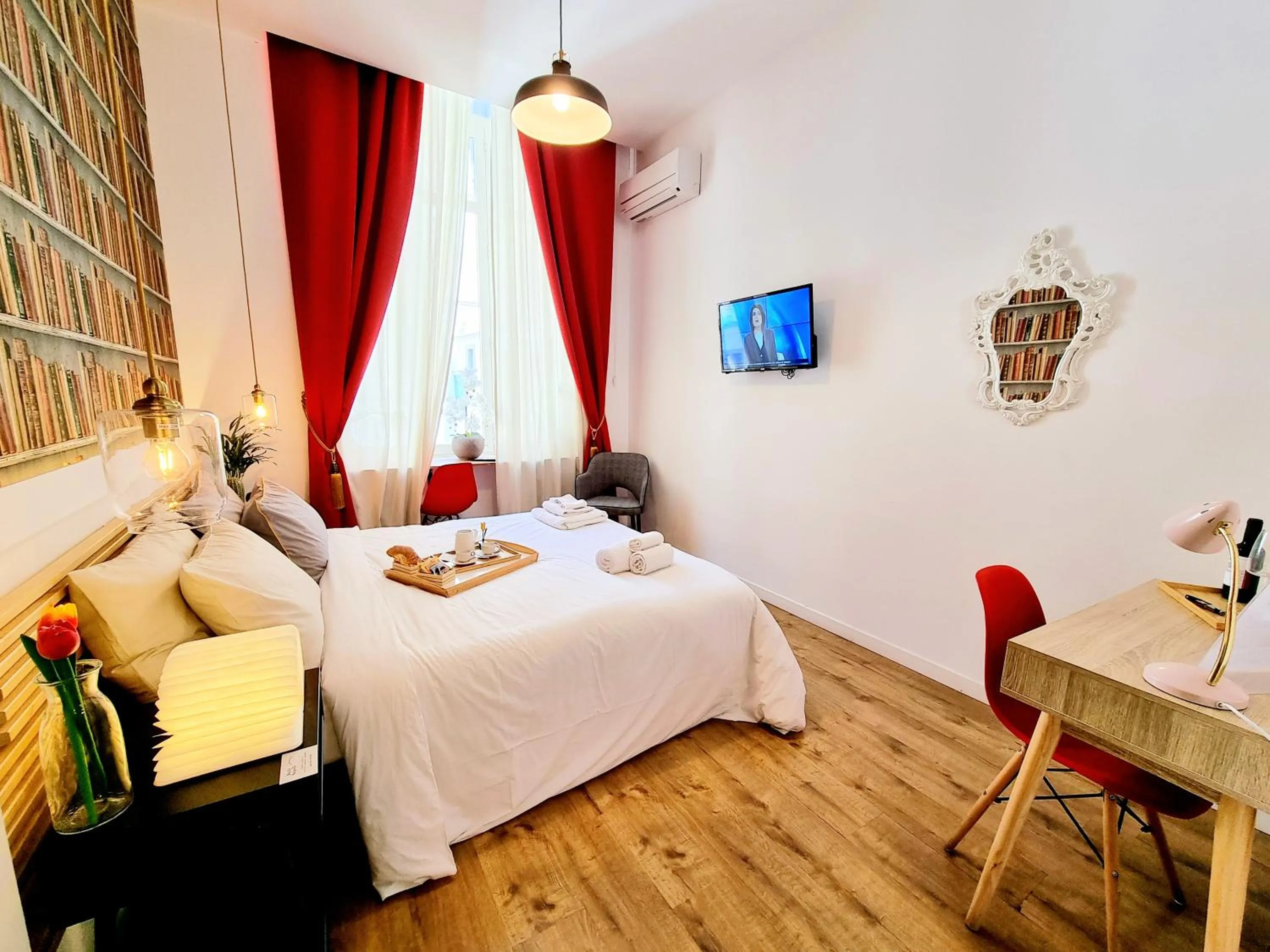 Photo of the whole room, Bed in Daily Napoli - Lungomare