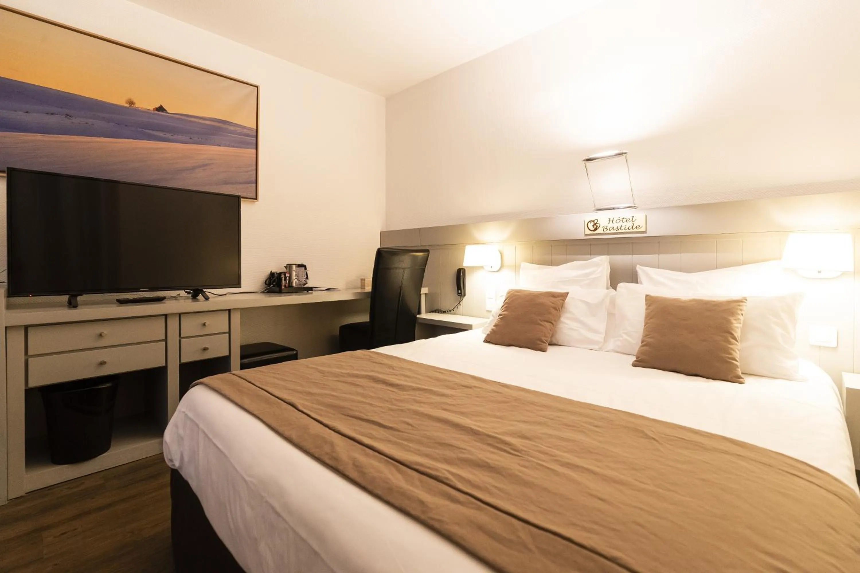 Bedroom, Bed in Hôtel Bastide