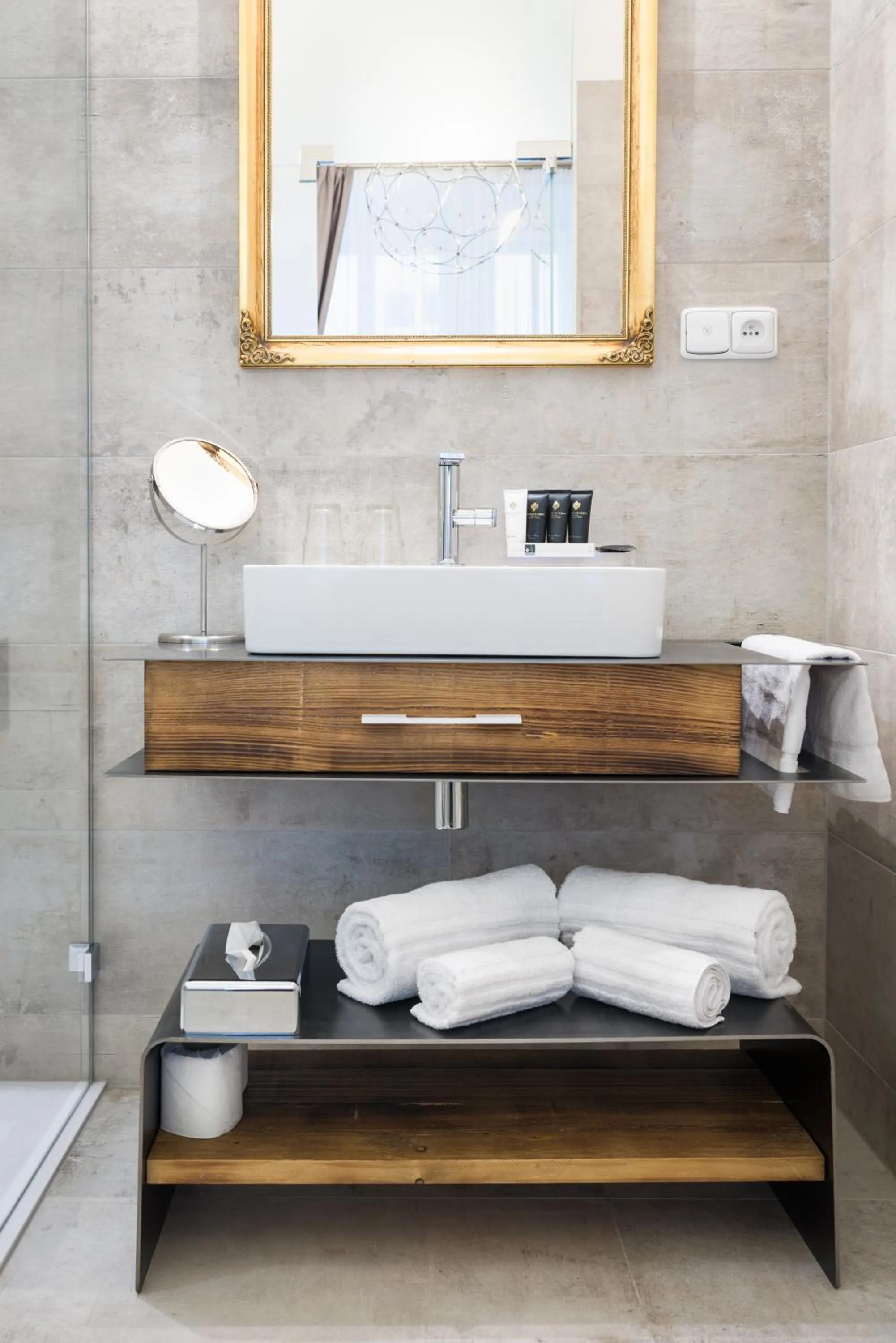 Bathroom in MOOo by the Castle