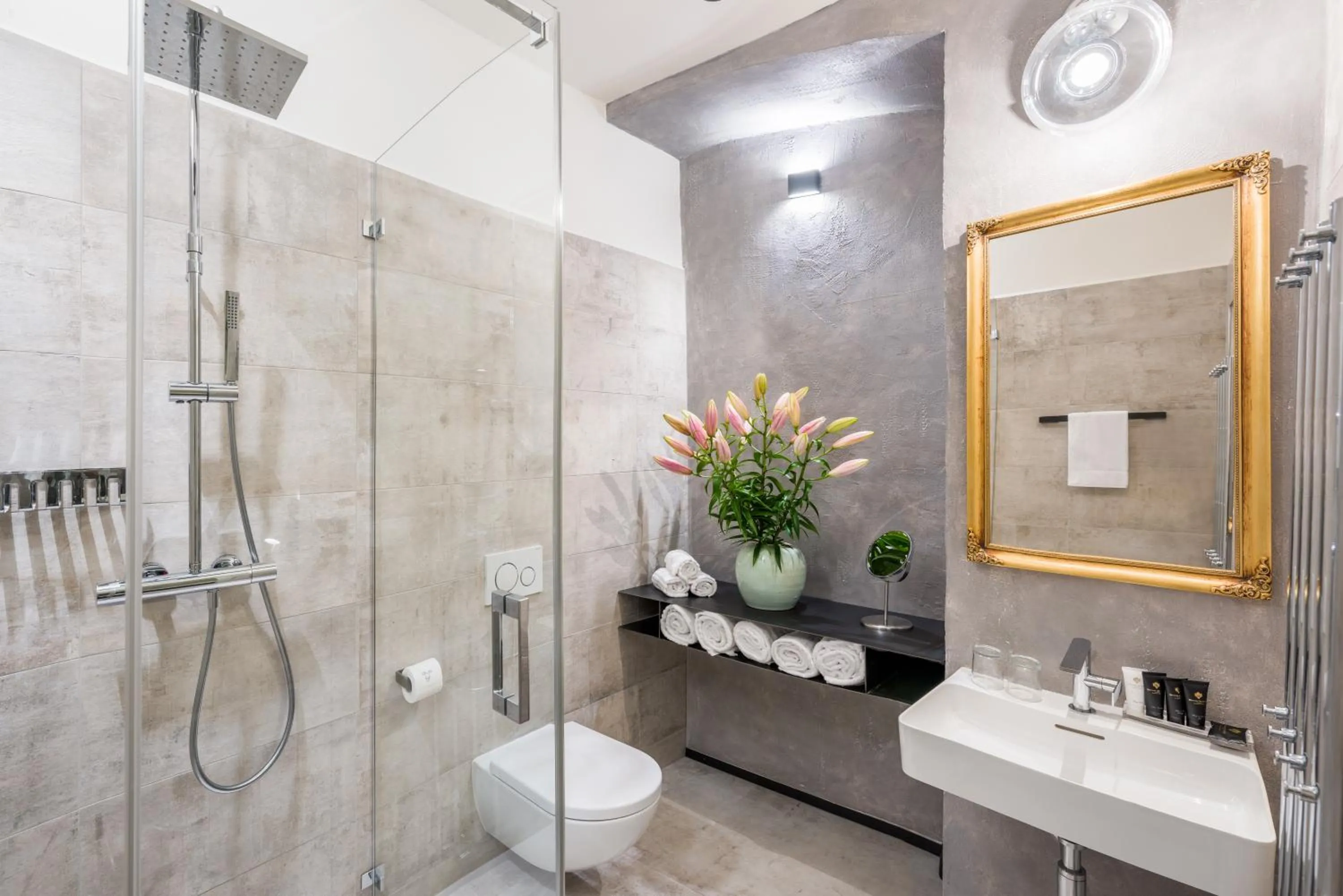 Shower in MOOo by the Castle