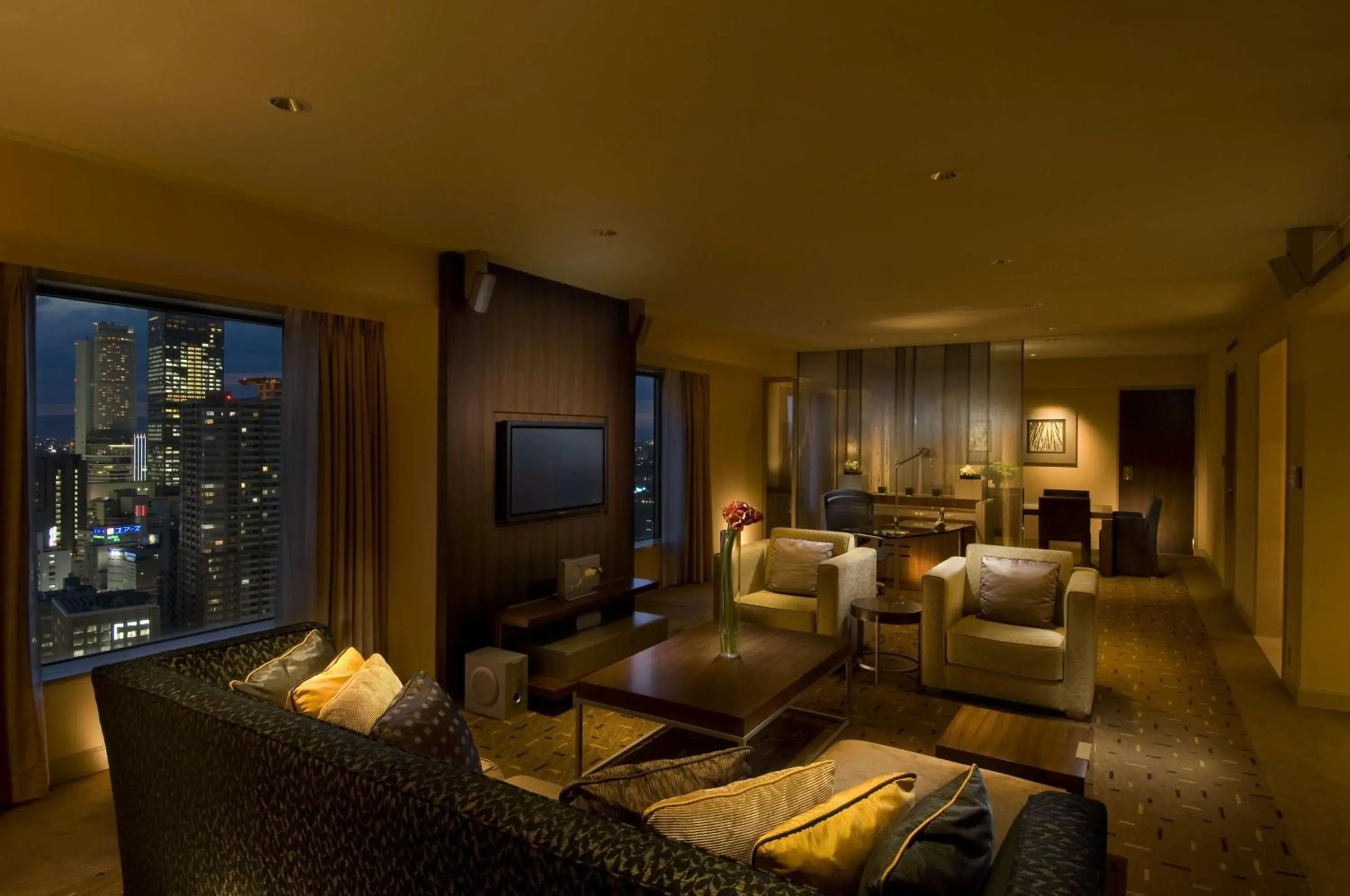 King Executive Deluxe Suite in Hilton Nagoya Hotel King Executive Deluxe Suite in Hilton Nagoya Hotel