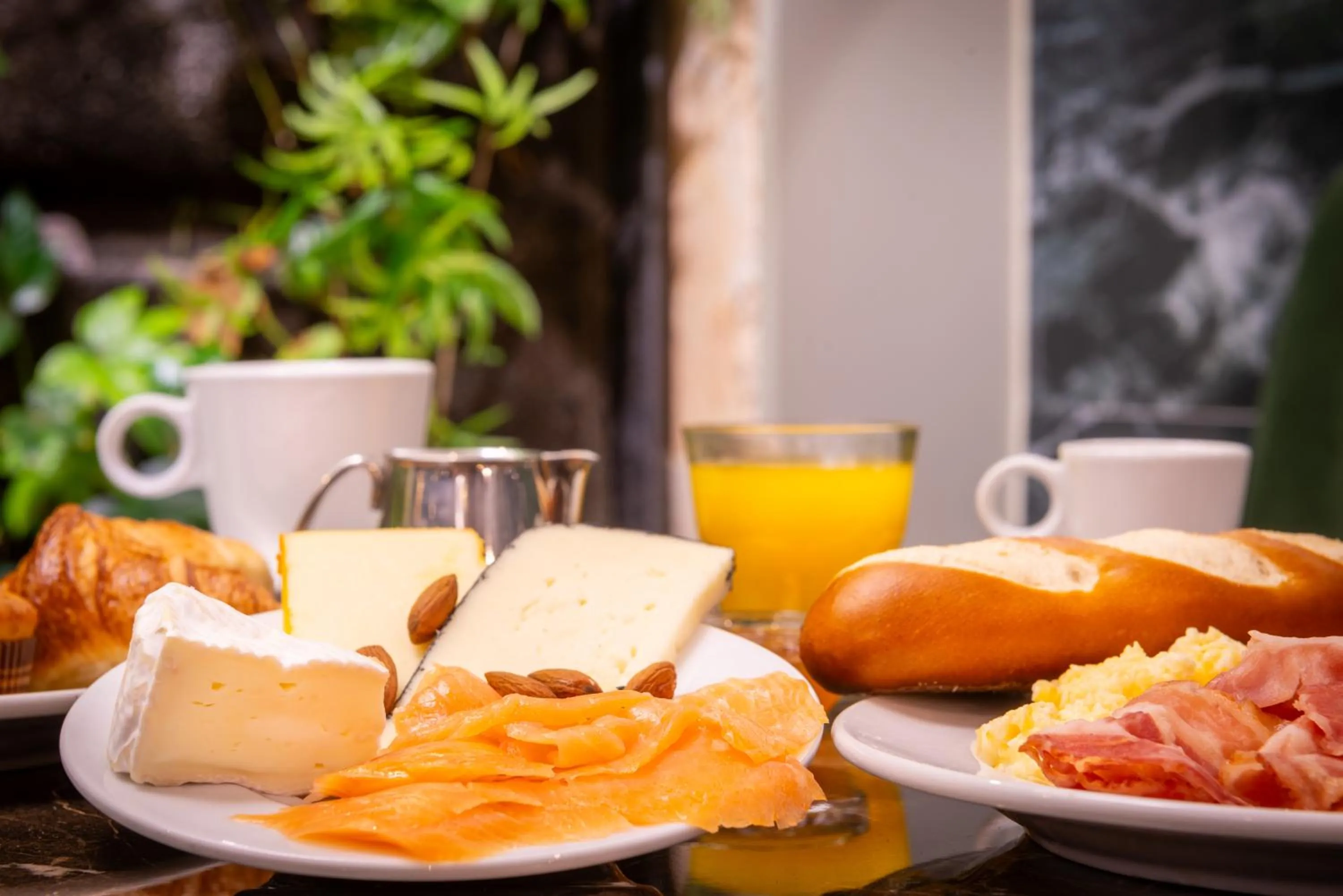 Breakfast in Hôtel Aston Paris
