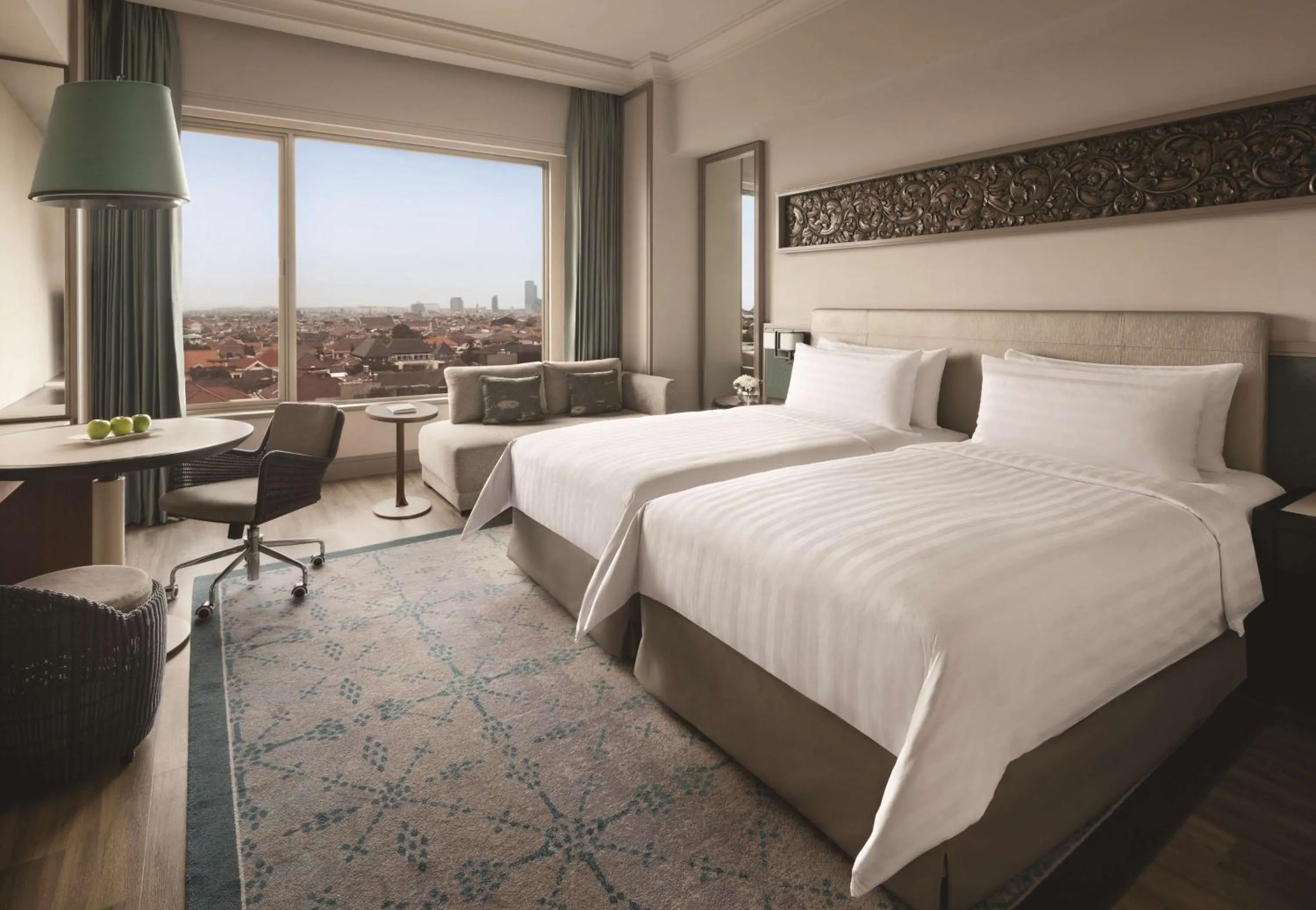 Photo of the whole room, Bed in Shangri-la Surabaya