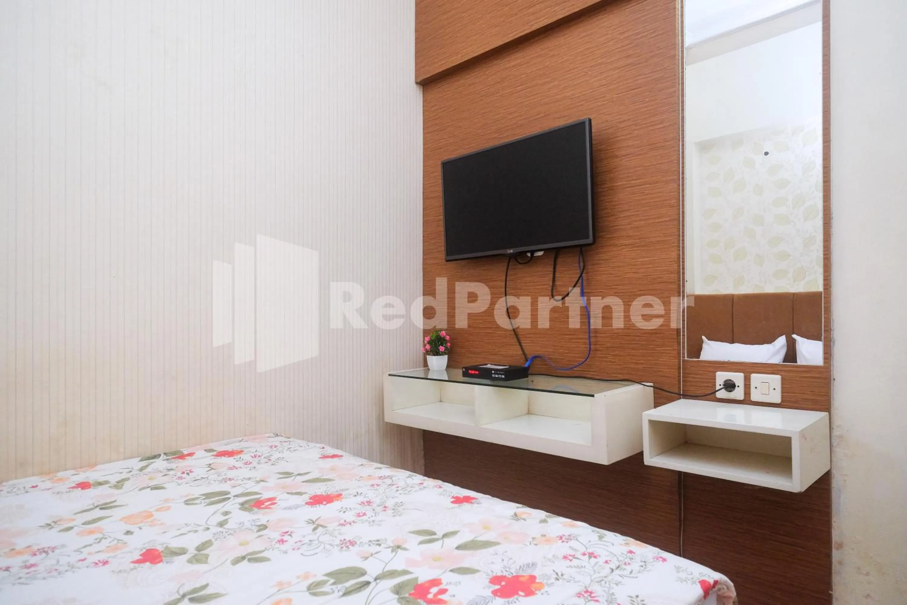 Bedroom, Bed in Tatti Inn Syariah Seturan RedPartner