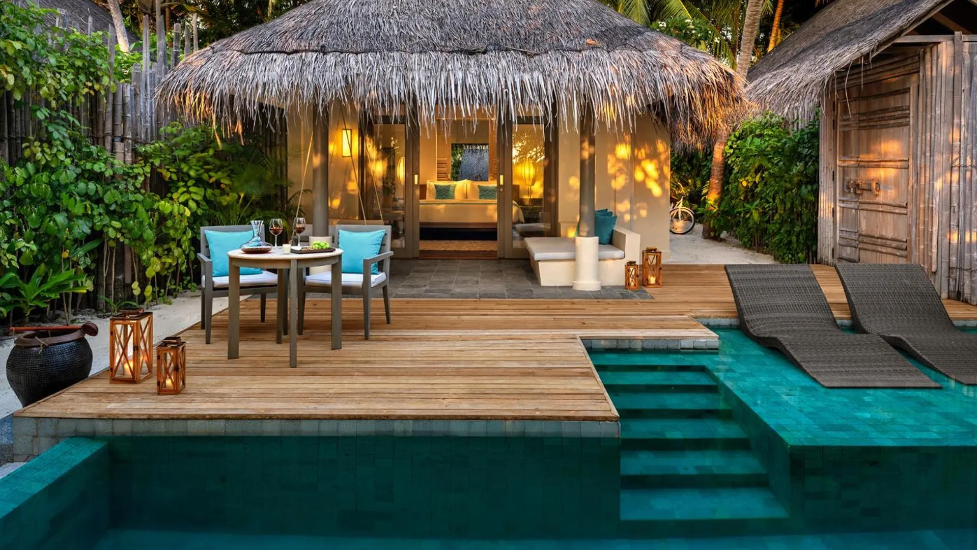 Swimming pool in Anantara Dhigu Maldives Resort