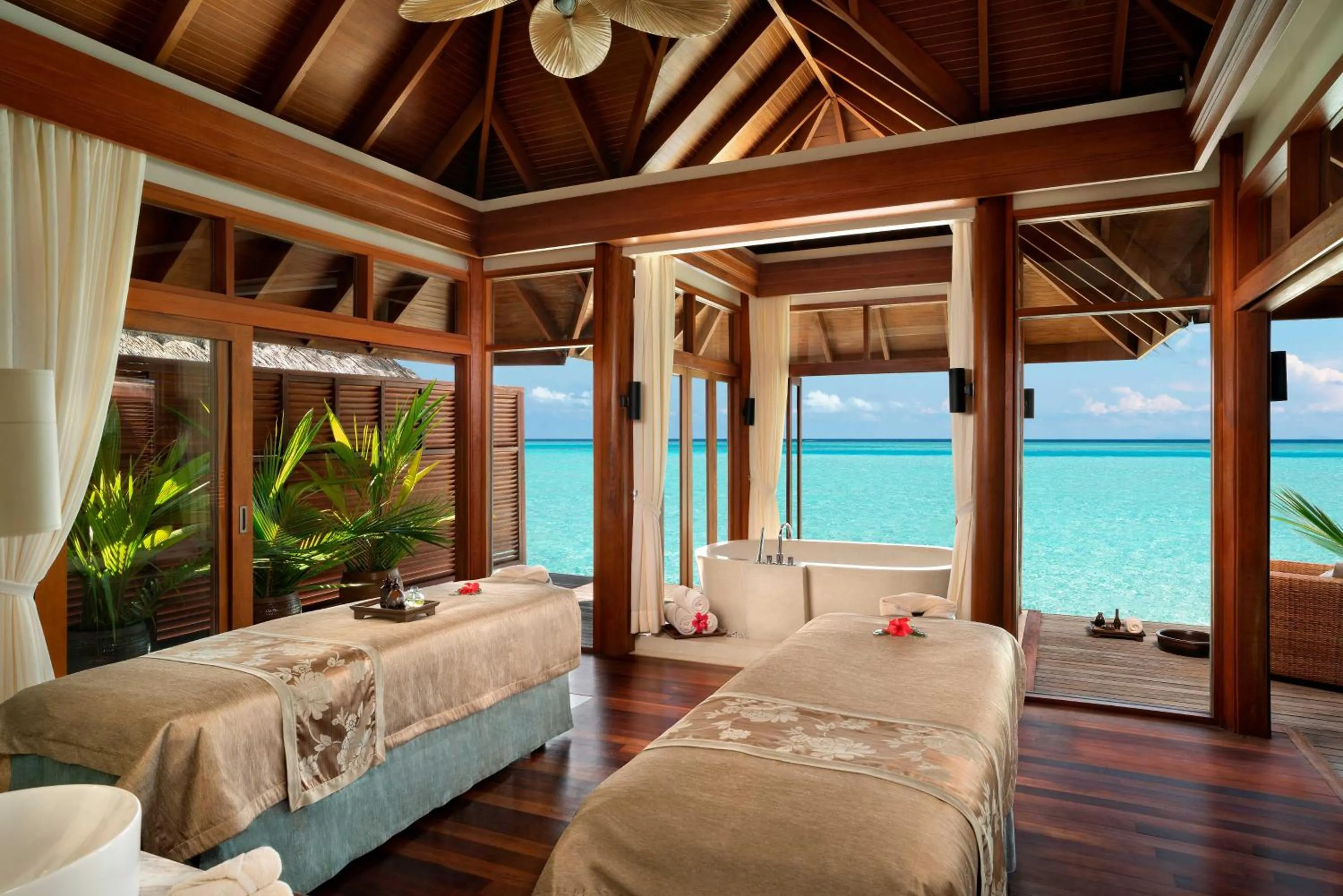 Spa and wellness centre/facilities, Bed in Anantara Dhigu Maldives Resort