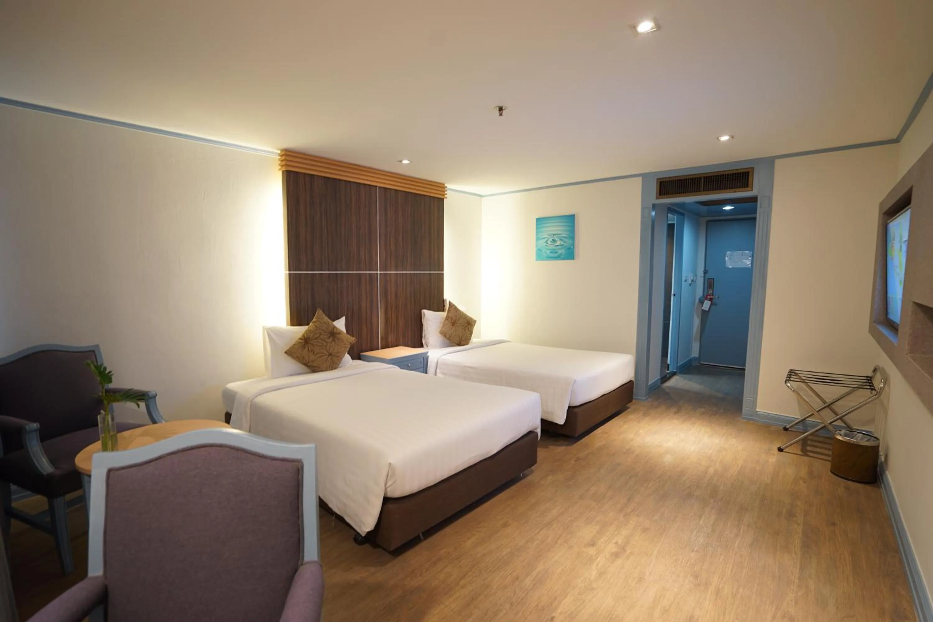 Photo of the whole room, Bed in King Park Avenue Hotel Bangkok