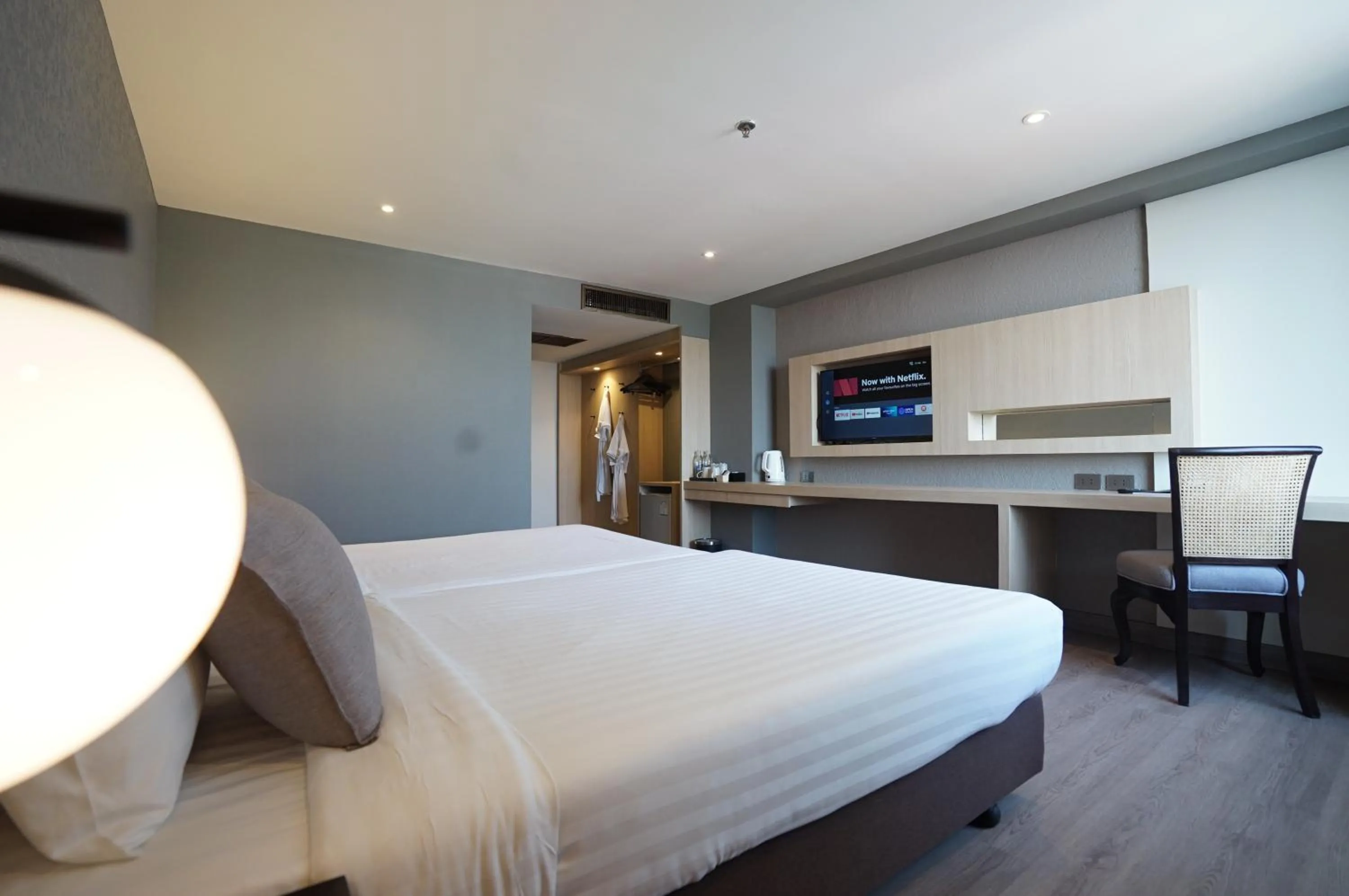 TV and multimedia, Bed in King Park Avenue Hotel Bangkok