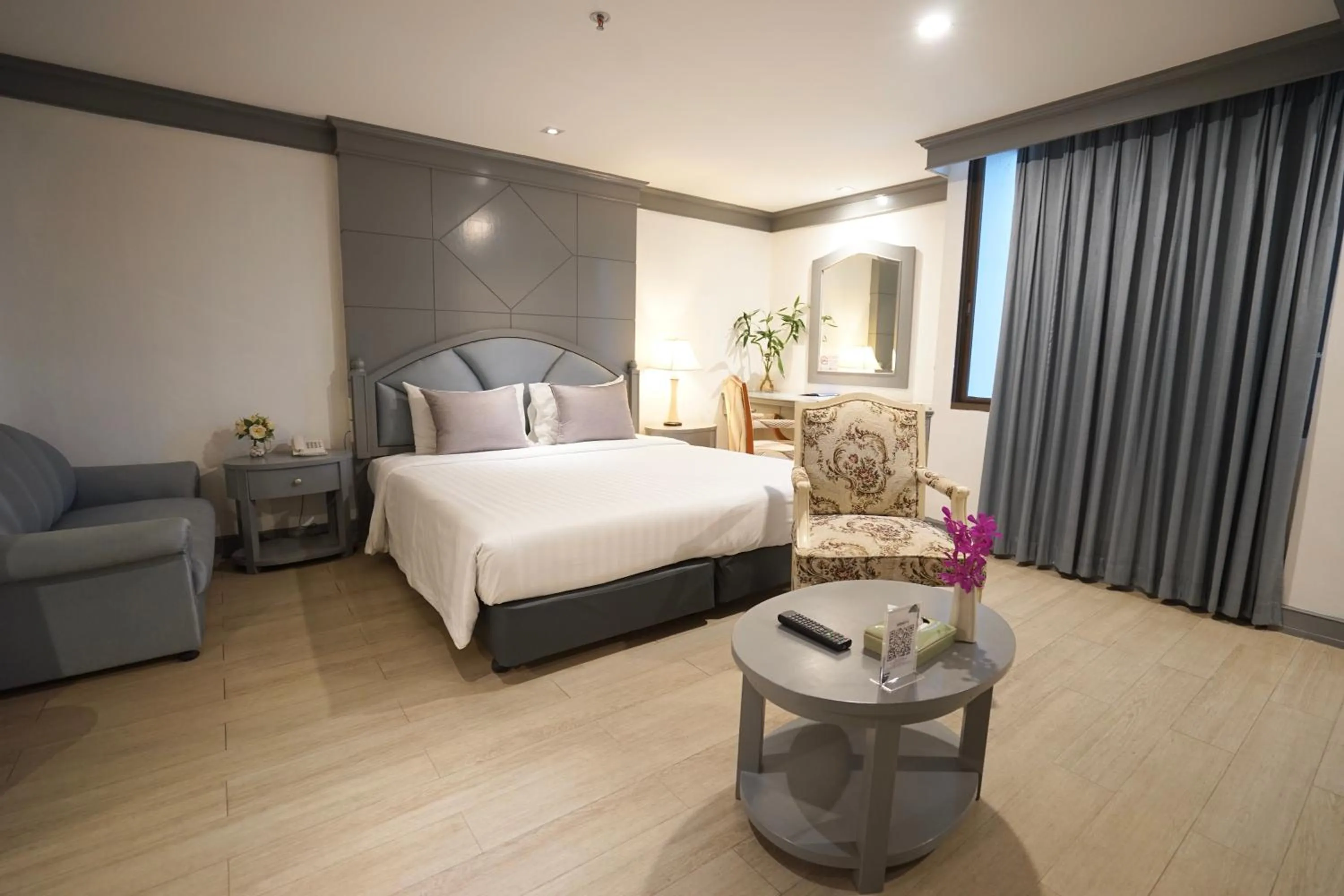 Bedroom, Bed in King Park Avenue Hotel Bangkok