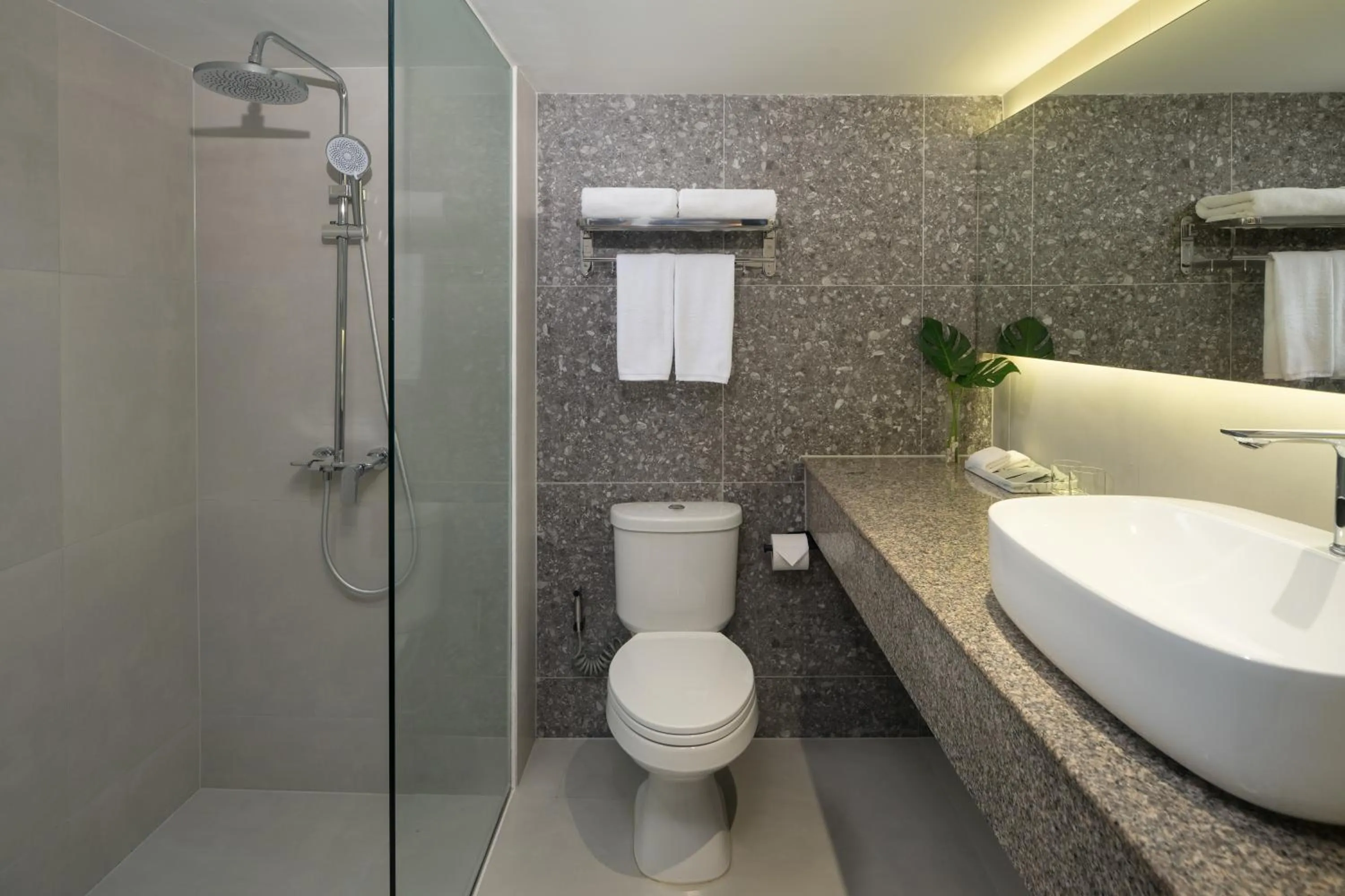 Shower in Cross Vibe Bangkok Srinakarin