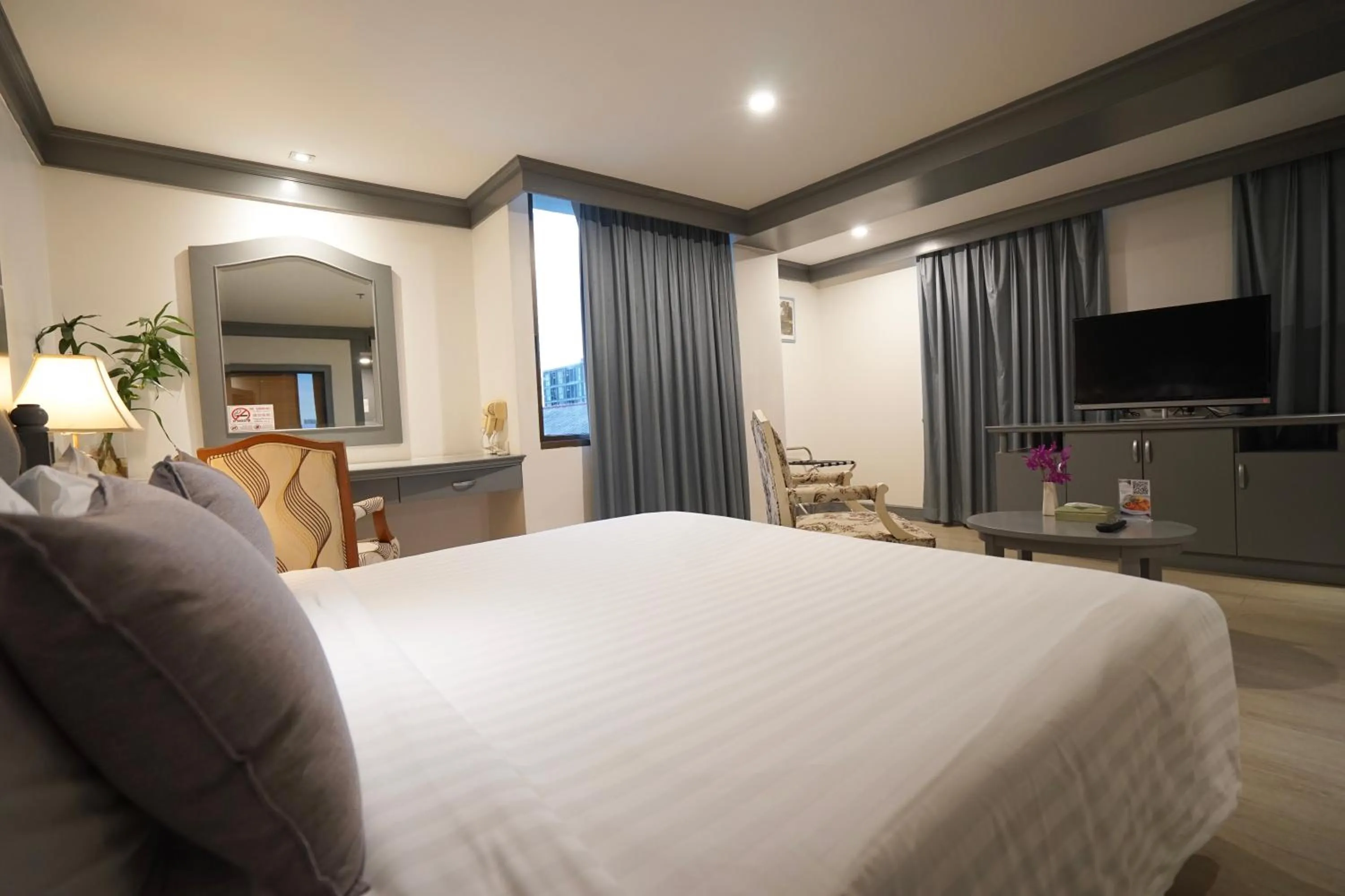 Bed in King Park Avenue Hotel Bangkok