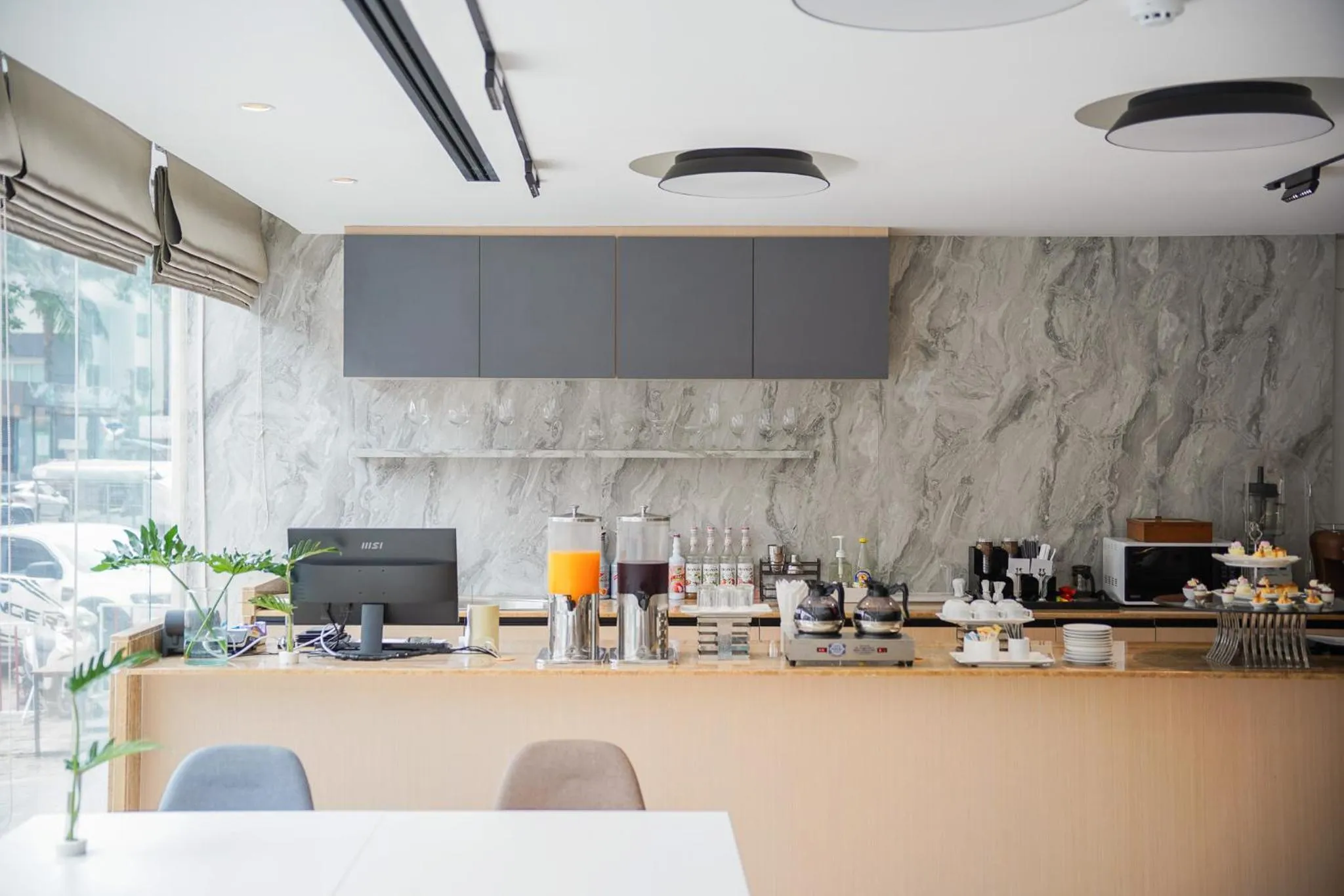 Food and drinks in Cross Vibe Bangkok Srinakarin