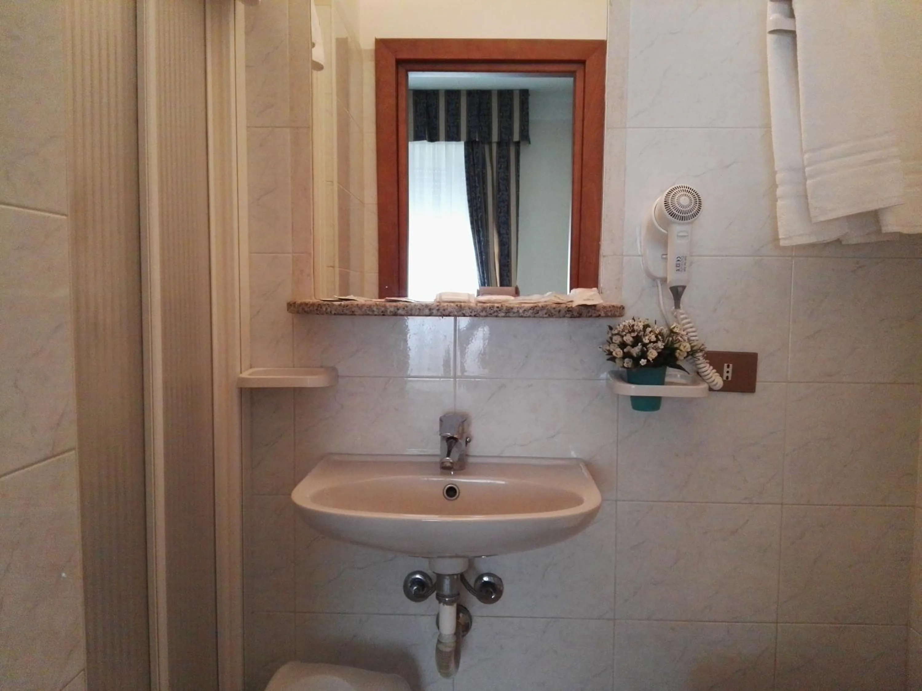 Bathroom in Hotel Loreto