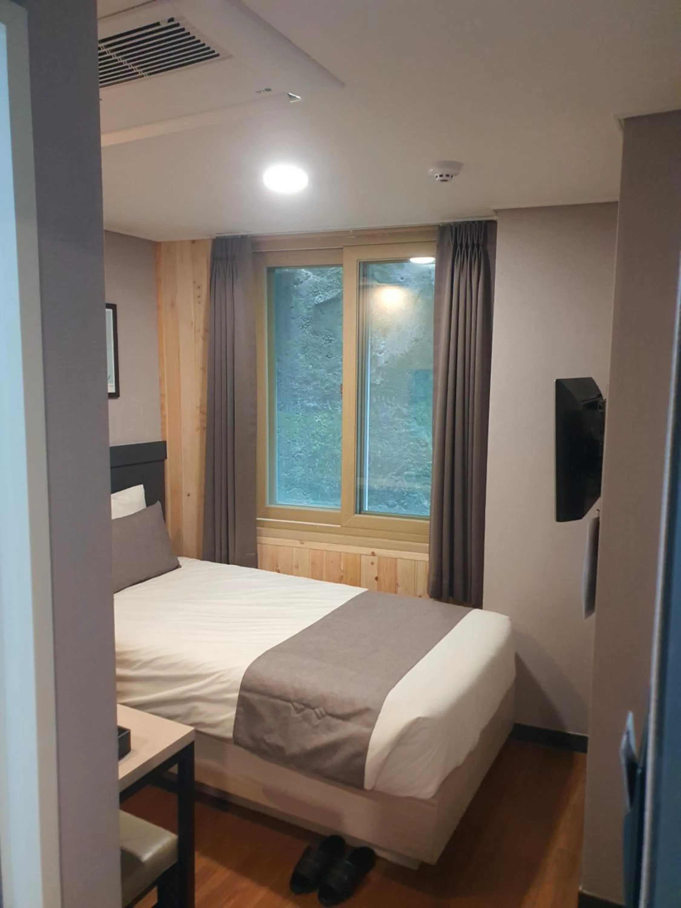 Bedroom, Bed in Ehwa In Myeongdong