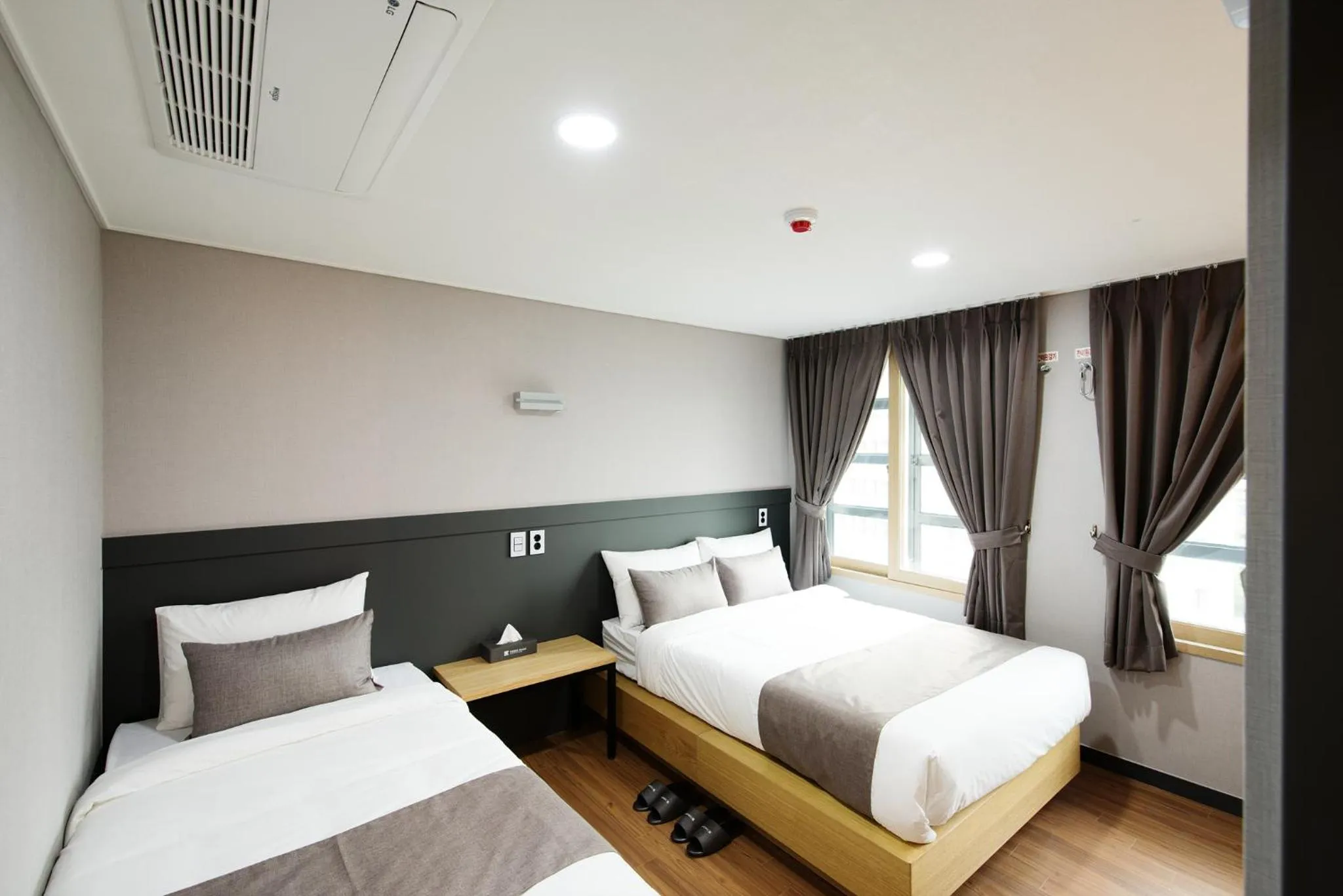 Bedroom, Bed in Ehwa In Myeongdong