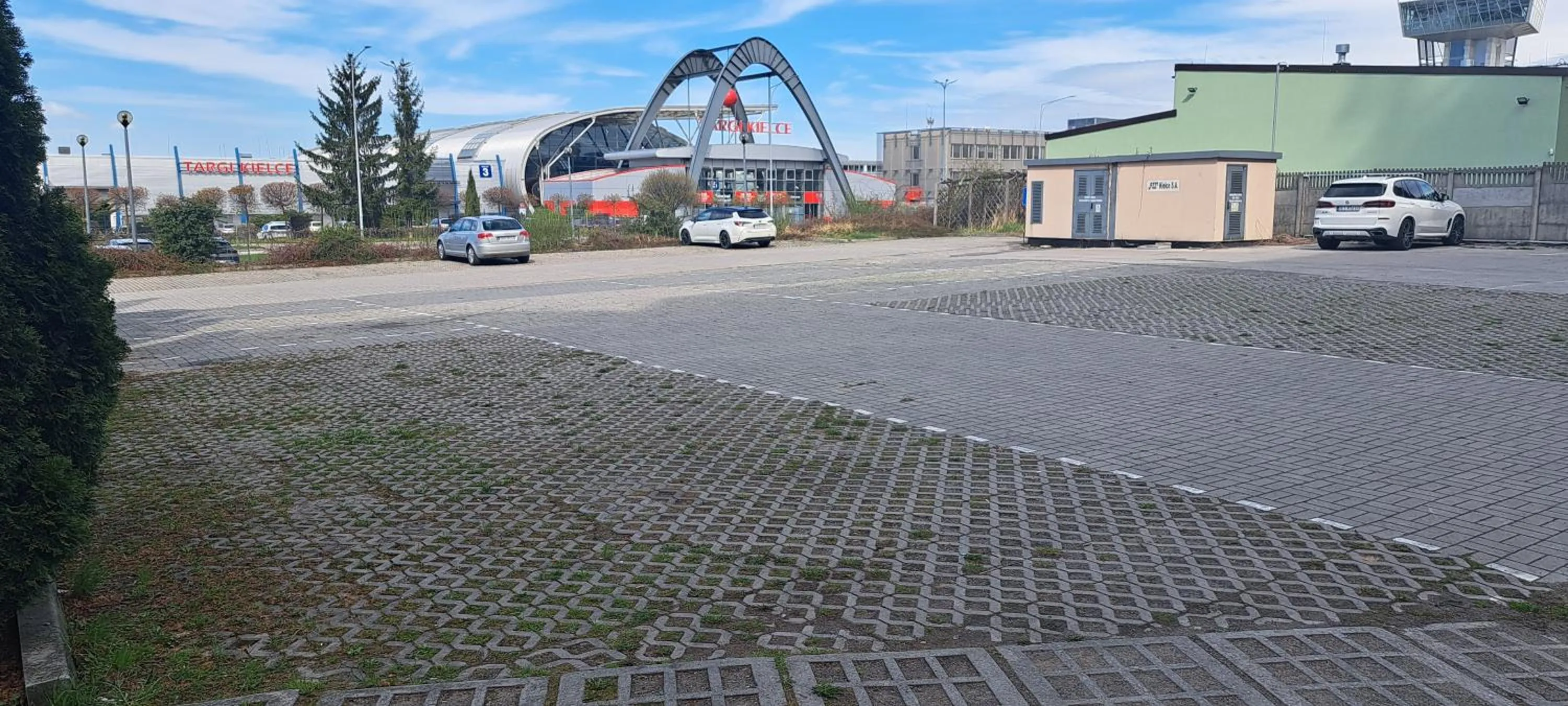 Parking in Hotel Tęczowy Młyn