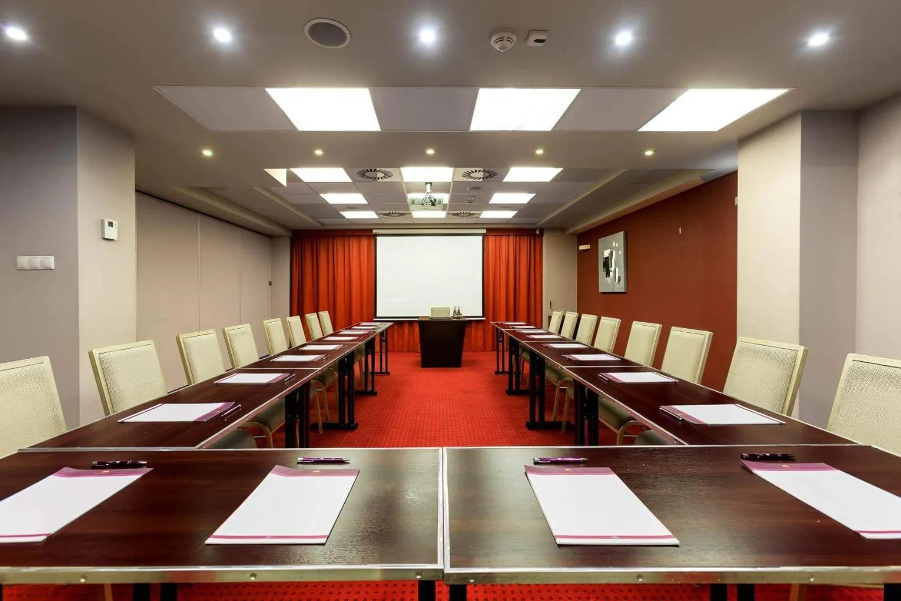 Meeting/conference room in Hotel Tęczowy Młyn