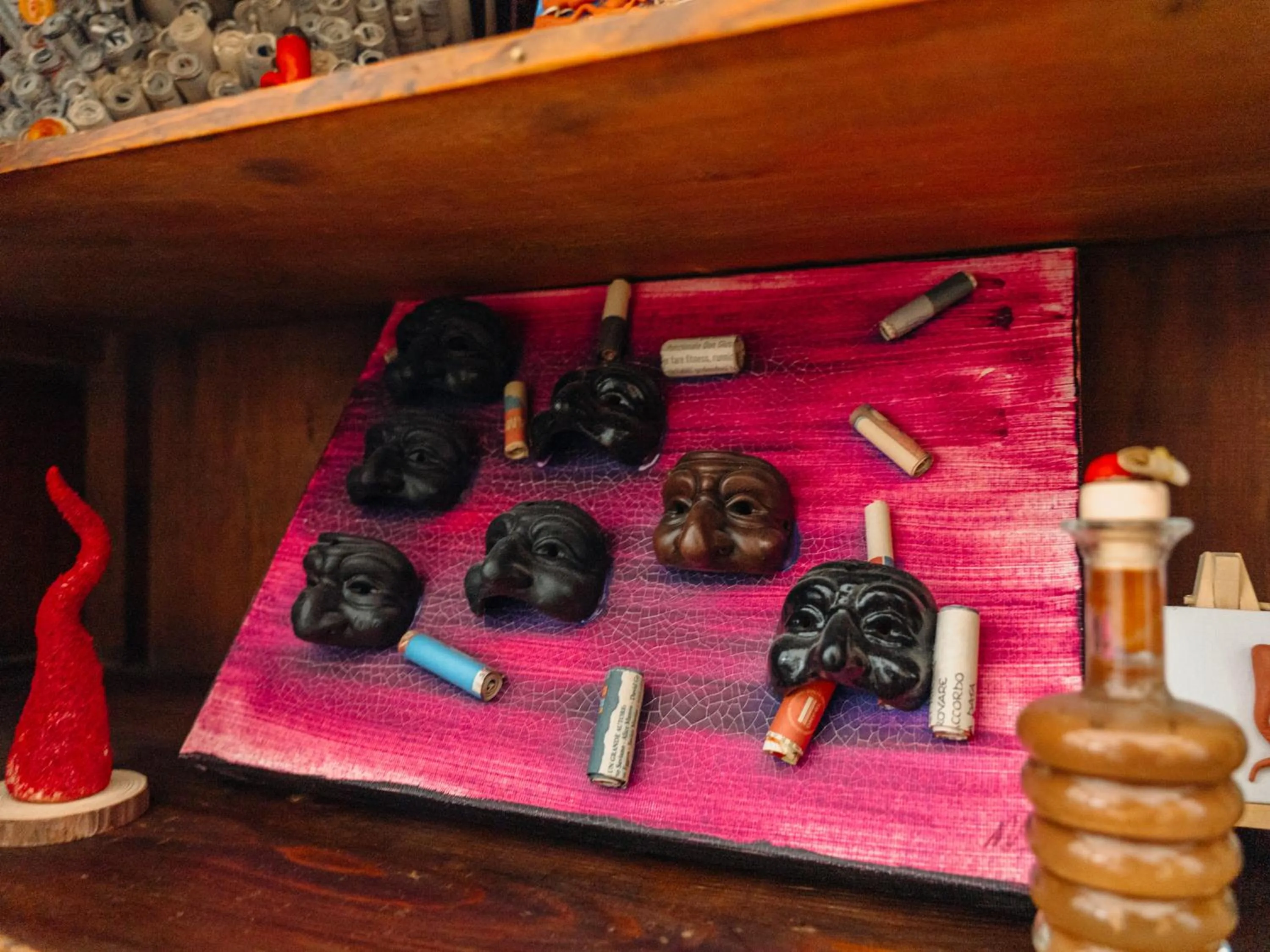 Decorative detail in Lo Specchio dei Papiri