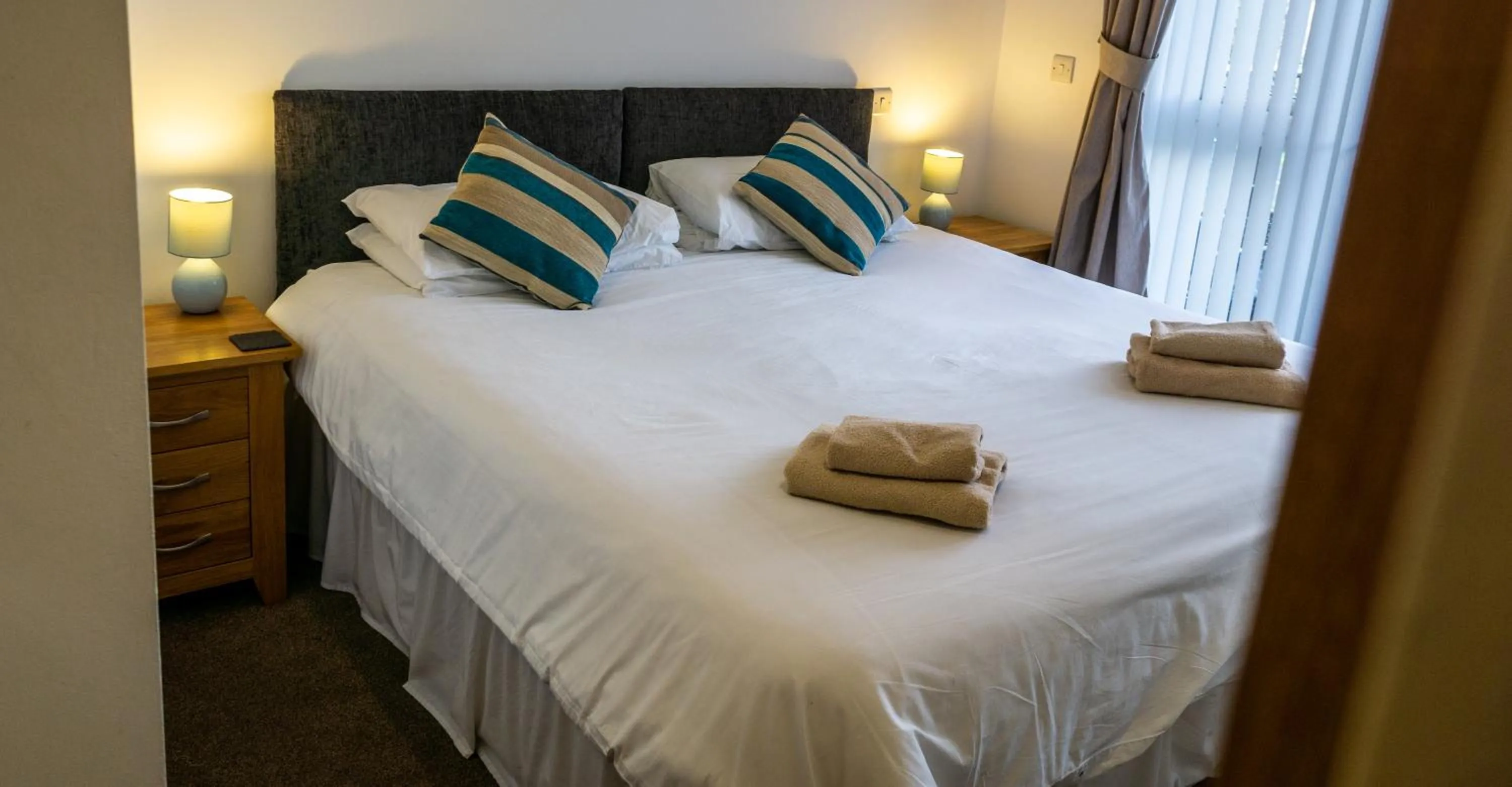 Bedroom, Bed in The Windmill Inn