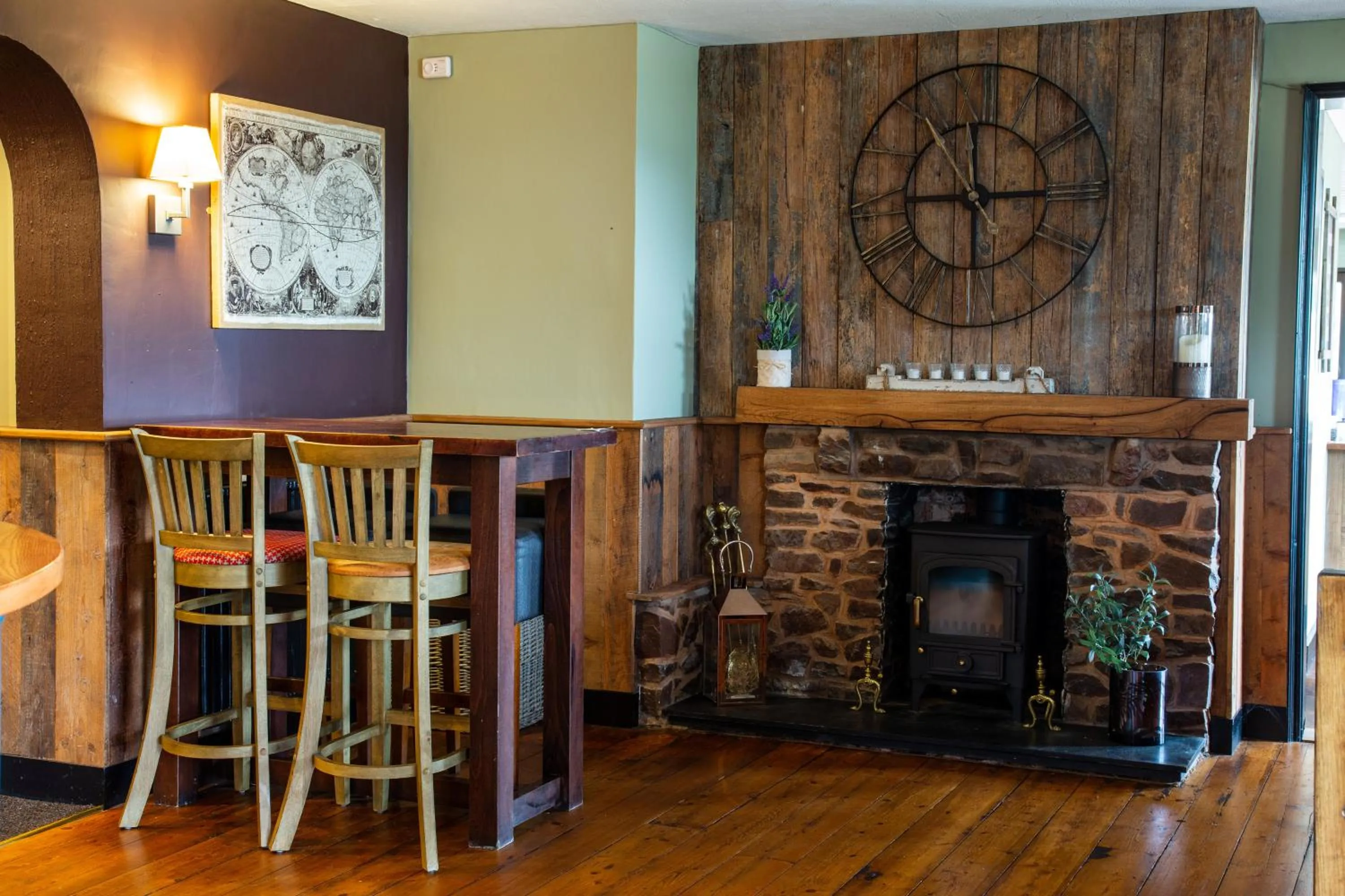 Lounge or bar in The Windmill Inn